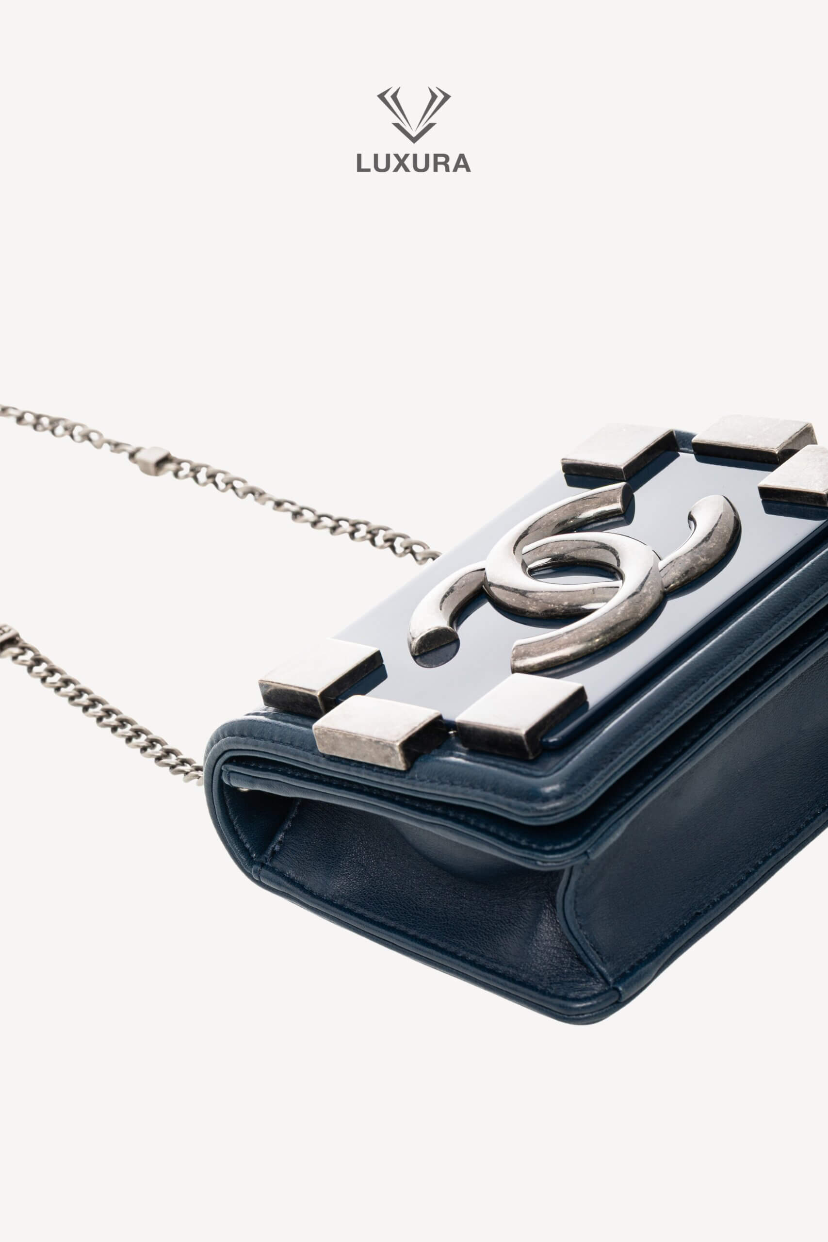 <span style="font-size: 10px;letter-spacing: .15em">HARD TO FIND</span><br> <strong>CHANEL</strong><br> <div style="margin-top:10px;font-size:16px">Mini Boy Lego Brick Lambskin-PVC Blue</div><br> - Image 8