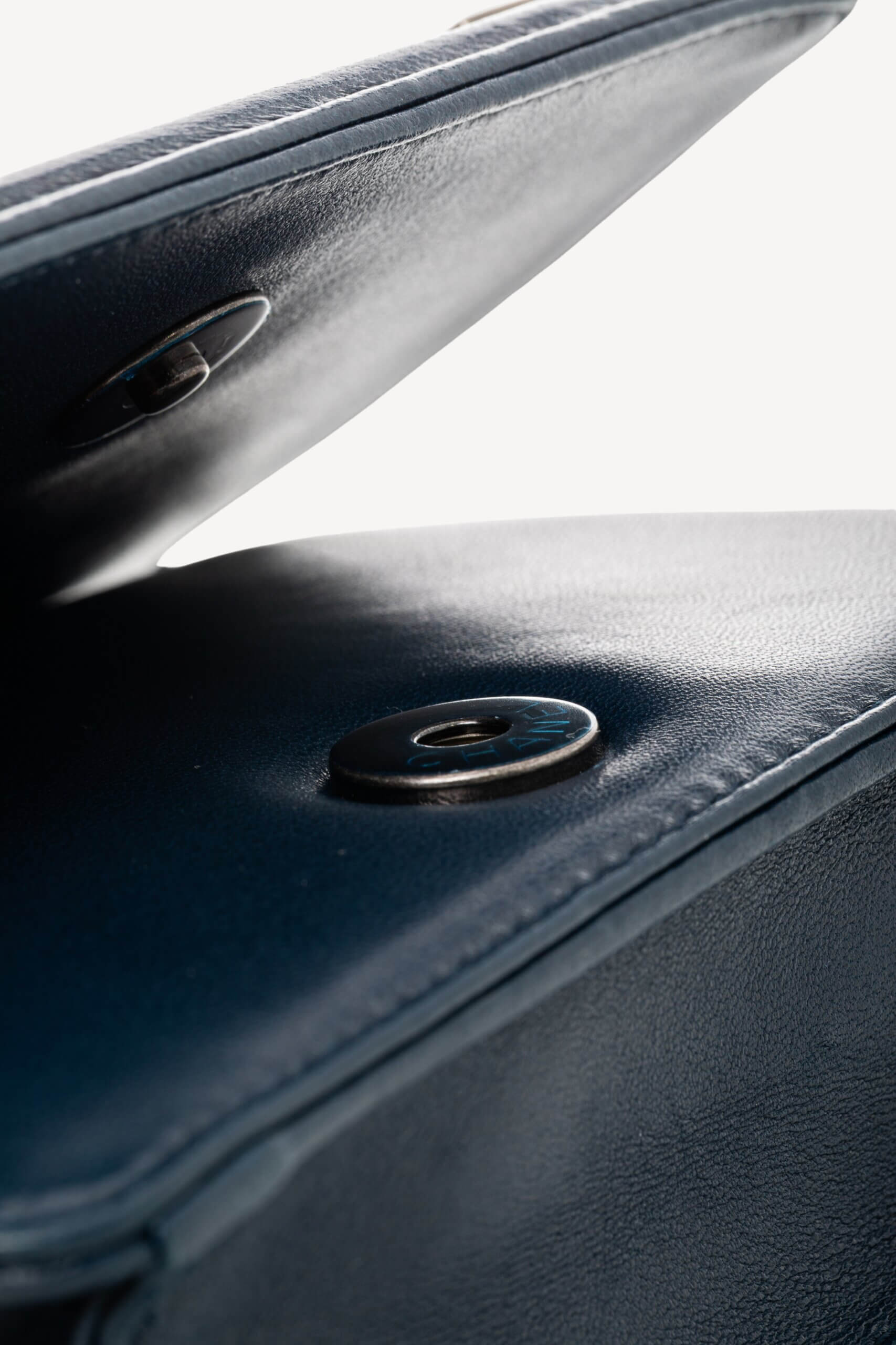 <span style="font-size: 10px;letter-spacing: .15em">HARD TO FIND</span><br> <strong>CHANEL</strong><br> <div style="margin-top:10px;font-size:16px">Mini Boy Lego Brick Lambskin-PVC Blue</div><br> - Image 19