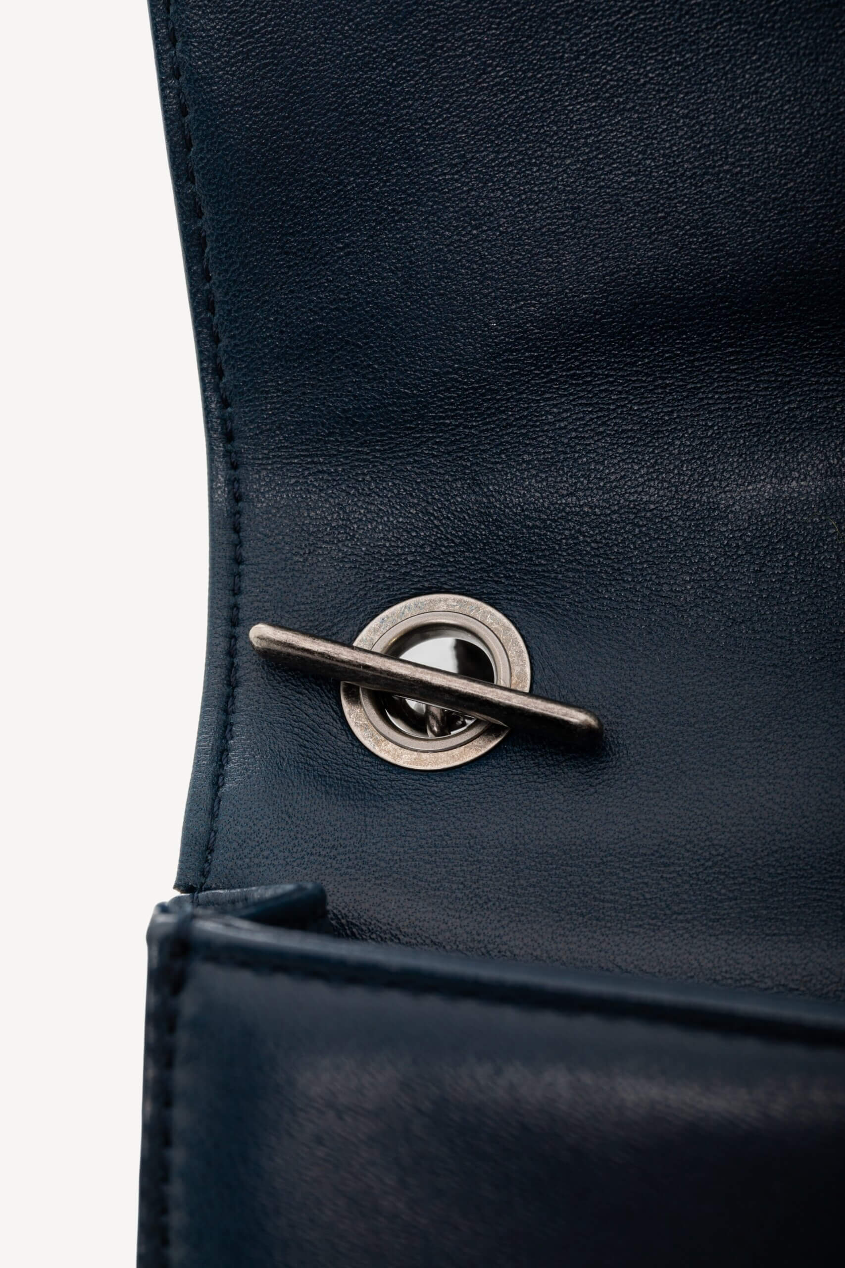 <span style="font-size: 10px;letter-spacing: .15em">HARD TO FIND</span><br> <strong>CHANEL</strong><br> <div style="margin-top:10px;font-size:16px">Mini Boy Lego Brick Lambskin-PVC Blue</div><br> - Image 17