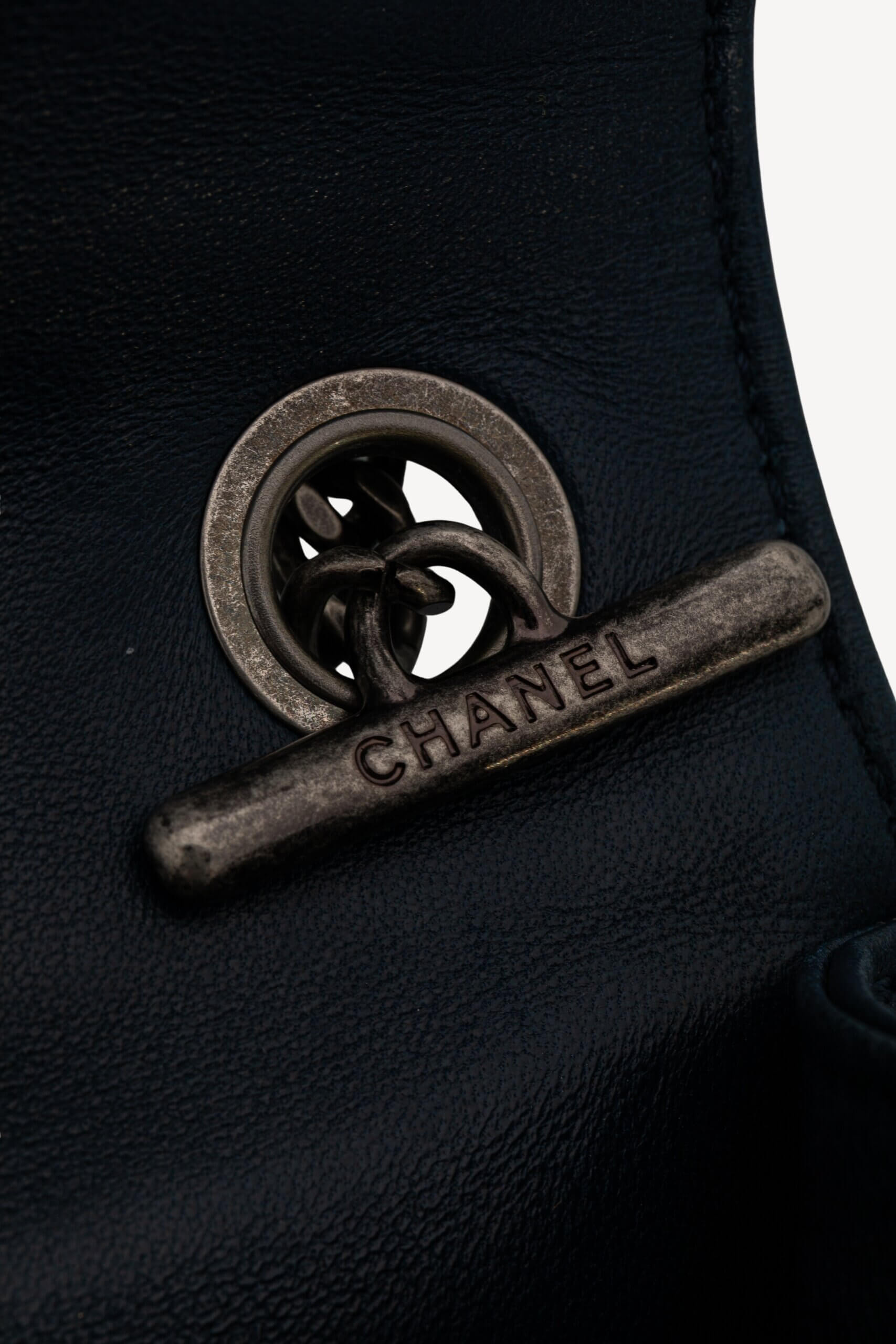 <span style="font-size: 10px;letter-spacing: .15em">HARD TO FIND</span><br> <strong>CHANEL</strong><br> <div style="margin-top:10px;font-size:16px">Mini Boy Lego Brick Lambskin-PVC Blue</div><br> - Image 16