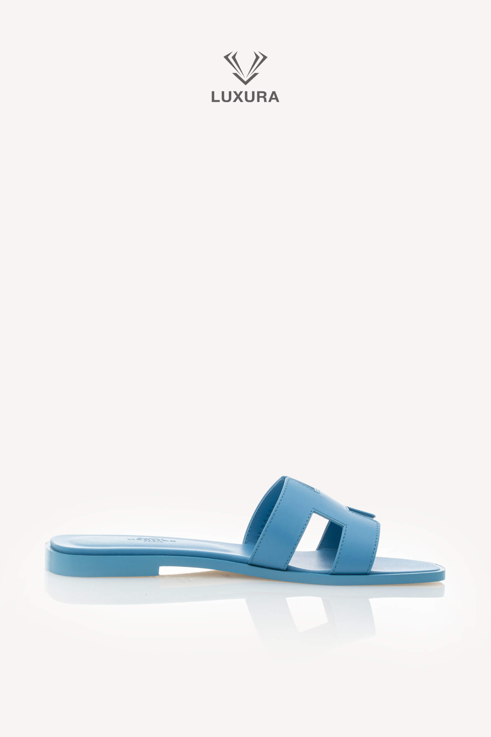 <span style="font-size: 10px;letter-spacing: .15em">HARD TO FIND</span><br>            <strong>HERMES</strong><br>            <div style="margin-top:10px;font-size:16px">Oran Sandal Bleu Cameo 36</div><br> - Image 8