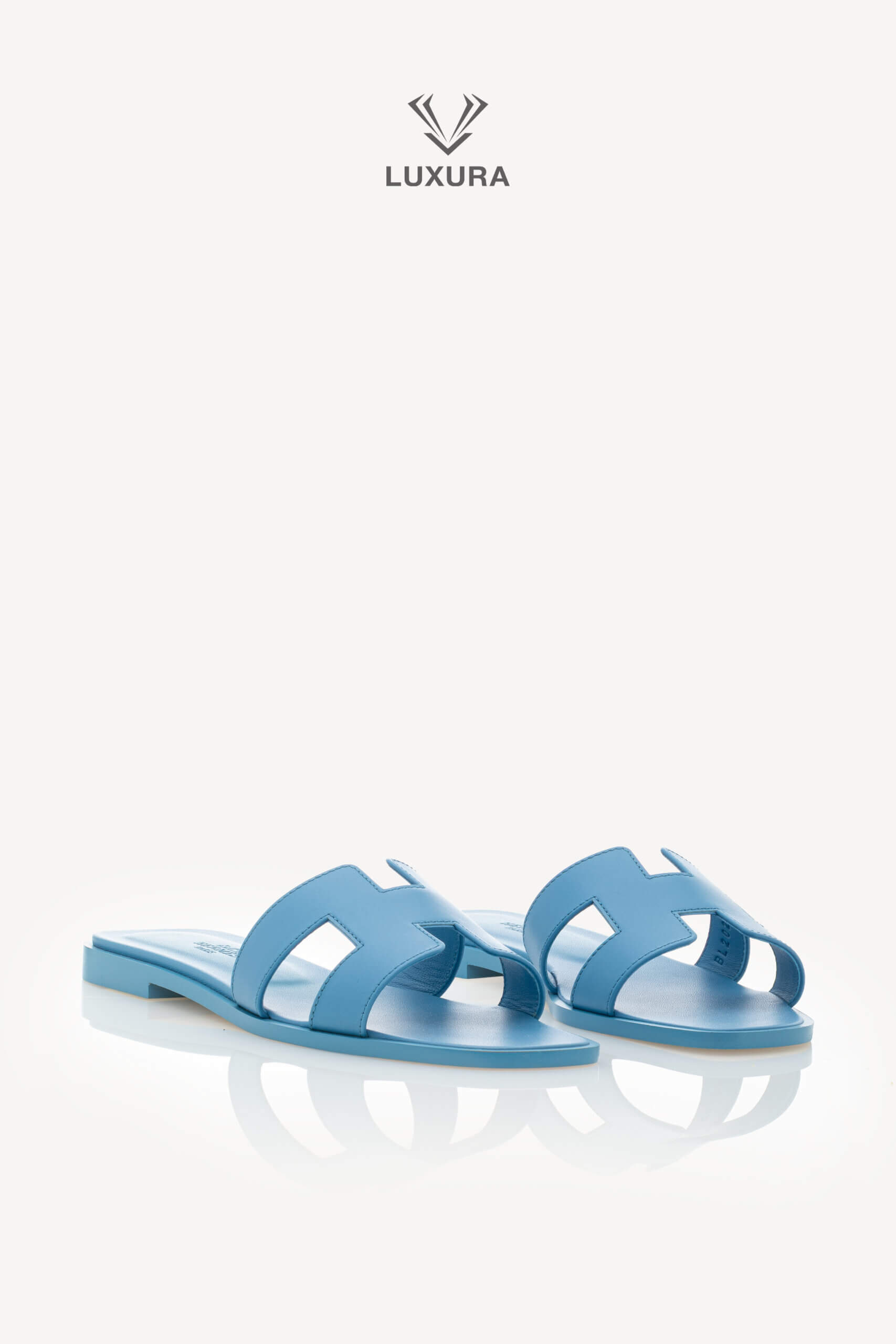 <span style="font-size: 10px;letter-spacing: .15em">HARD TO FIND</span><br>            <strong>HERMES</strong><br>            <div style="margin-top:10px;font-size:16px">Oran Sandal Bleu Cameo 36</div><br> - Image 7