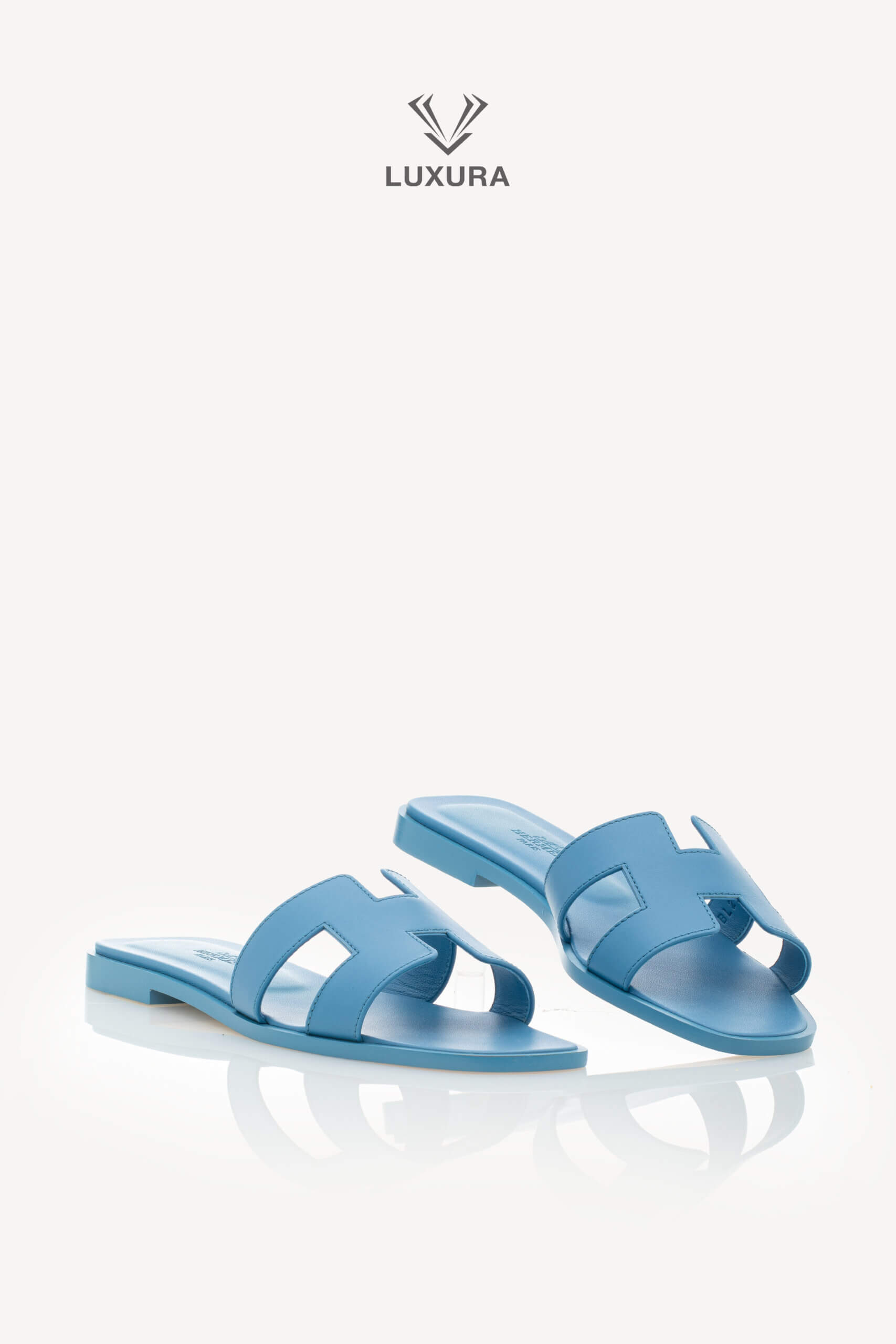 <span style="font-size: 10px;letter-spacing: .15em">HARD TO FIND</span><br>            <strong>HERMES</strong><br>            <div style="margin-top:10px;font-size:16px">Oran Sandal Bleu Cameo 36</div><br> - Image 3