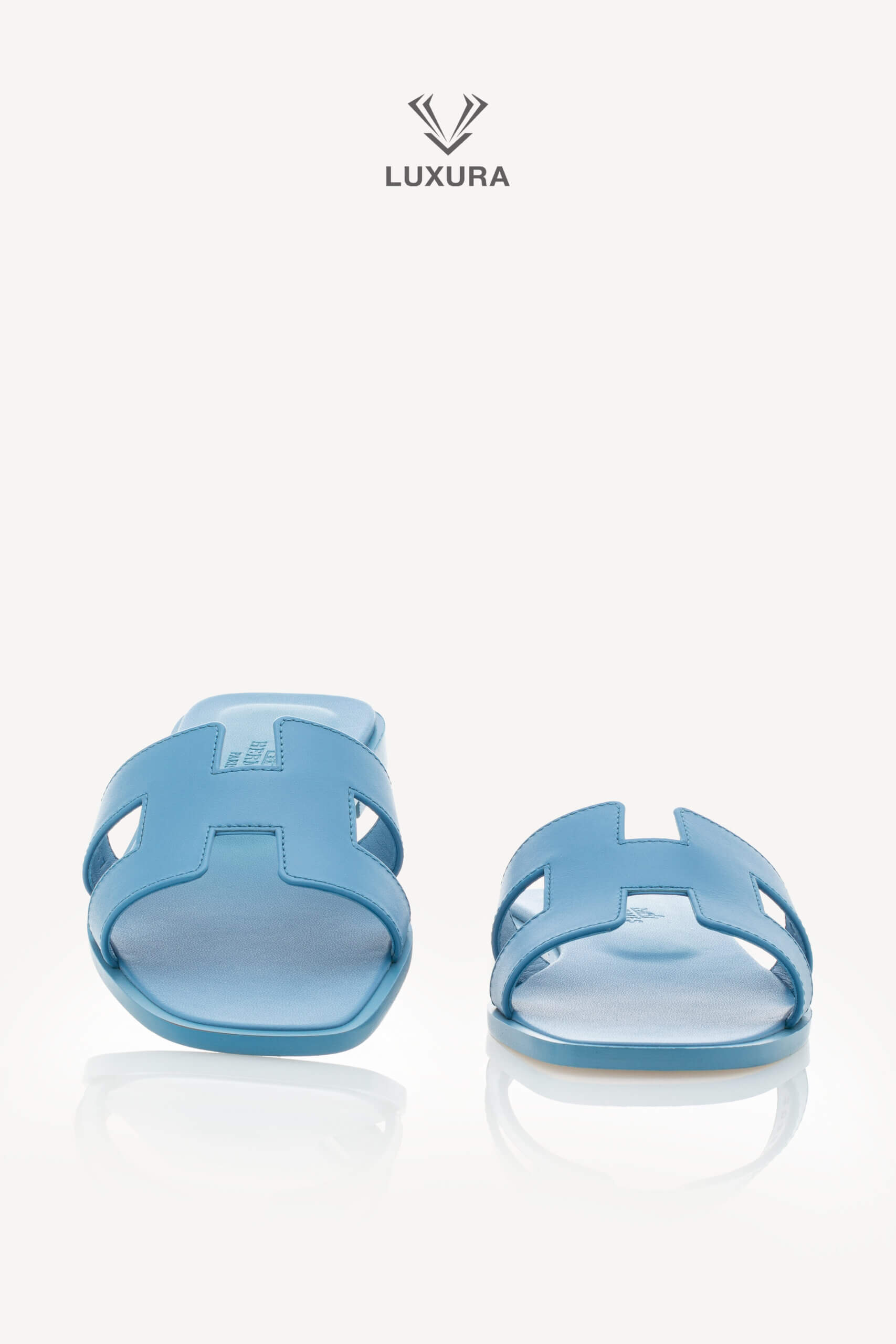 <span style="font-size: 10px;letter-spacing: .15em">HARD TO FIND</span><br>            <strong>HERMES</strong><br>            <div style="margin-top:10px;font-size:16px">Oran Sandal Bleu Cameo 36</div><br> - Image 4