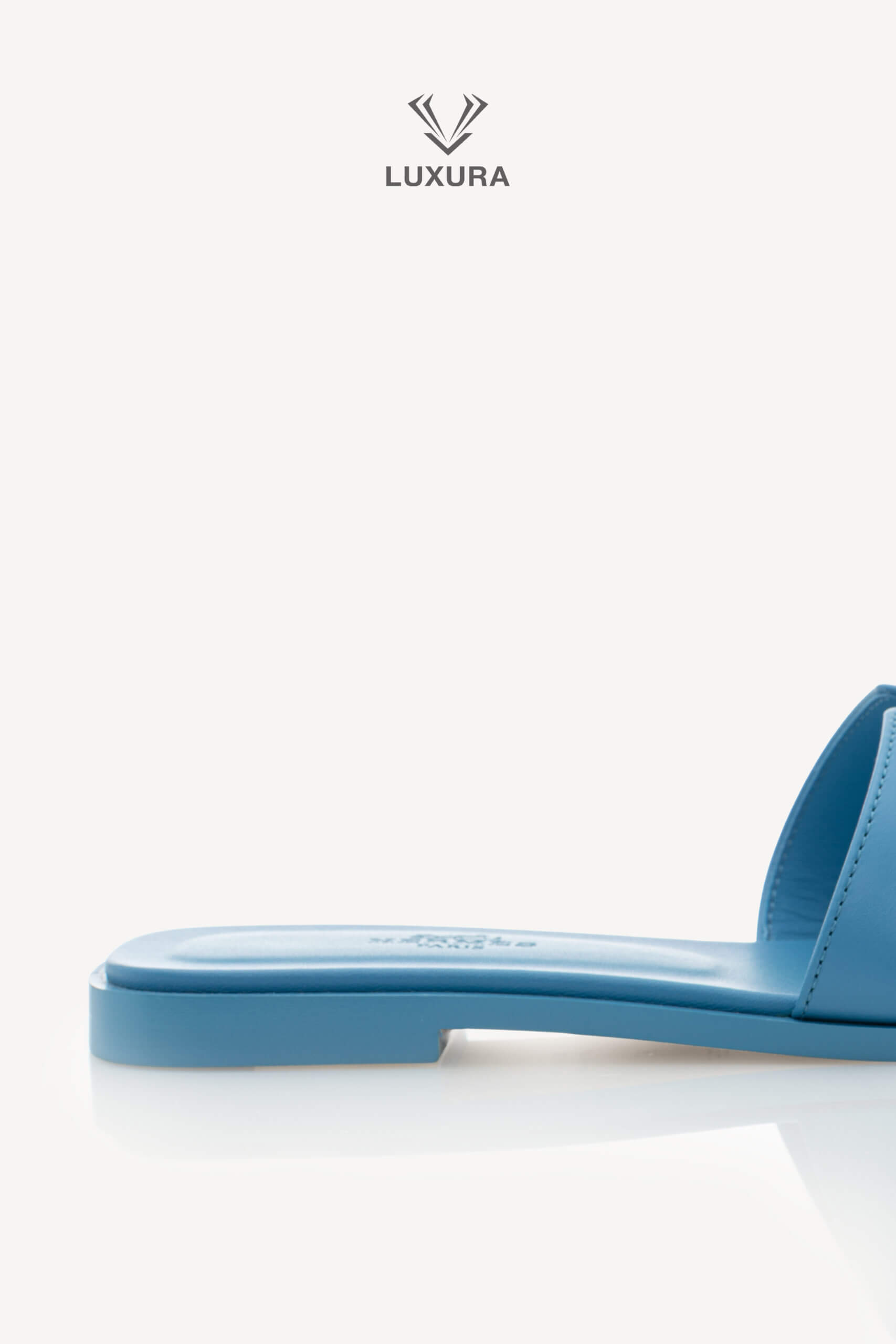 <span style="font-size: 10px;letter-spacing: .15em">HARD TO FIND</span><br>            <strong>HERMES</strong><br>            <div style="margin-top:10px;font-size:16px">Oran Sandal Bleu Cameo 36</div><br> - Image 12