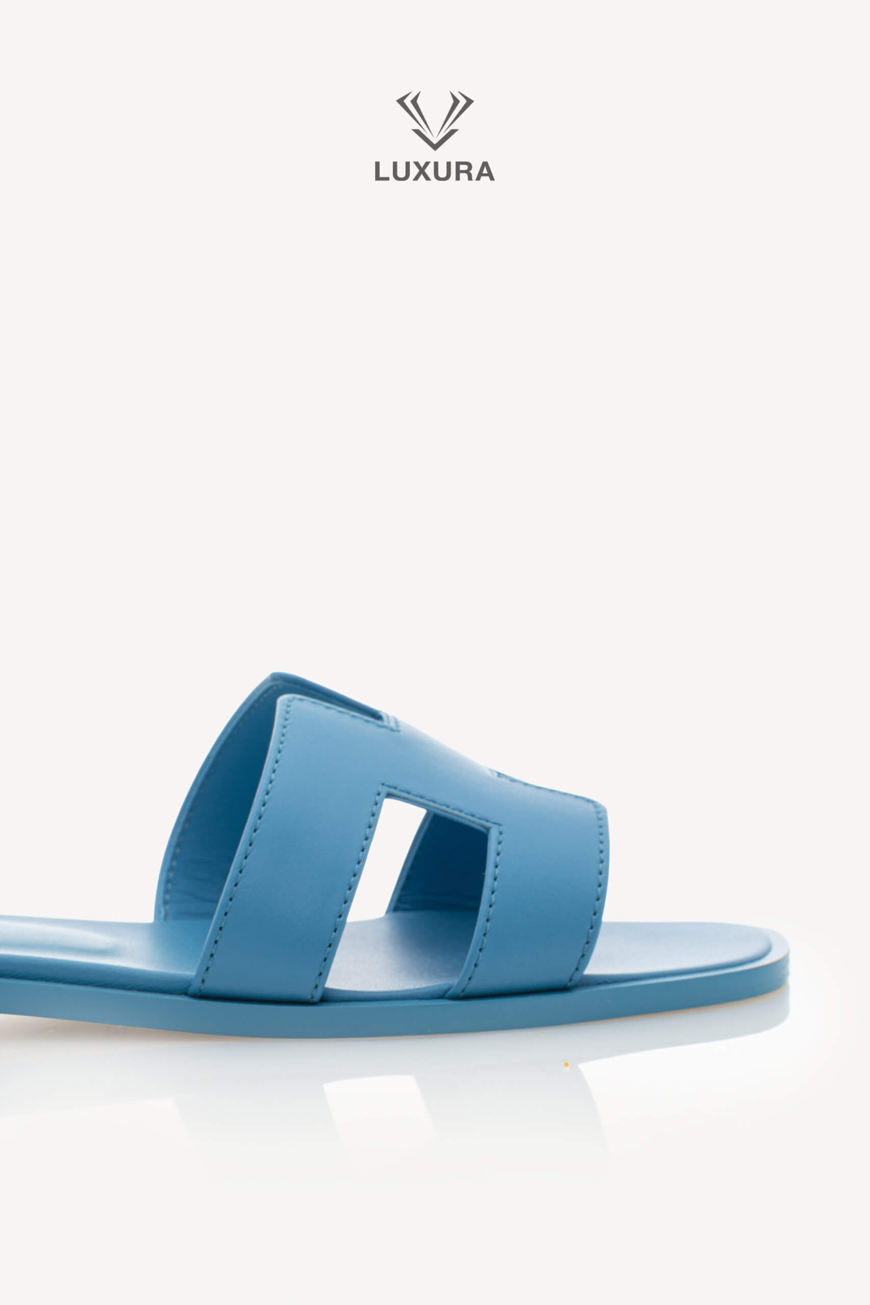 <span style="font-size: 10px;letter-spacing: .15em">HARD TO FIND</span><br>            <strong>HERMES</strong><br>            <div style="margin-top:10px;font-size:16px">Oran Sandal Bleu Cameo 36</div><br> - Image 13