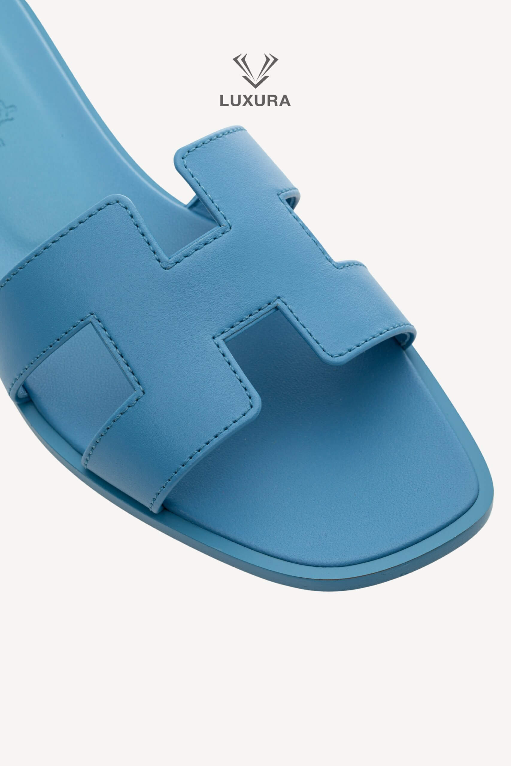 <span style="font-size: 10px;letter-spacing: .15em">HARD TO FIND</span><br>            <strong>HERMES</strong><br>            <div style="margin-top:10px;font-size:16px">Oran Sandal Bleu Cameo 36</div><br> - Image 9