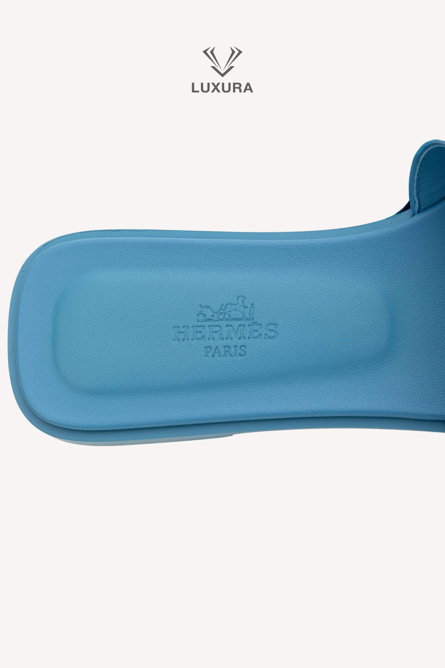 <span style="font-size: 10px;letter-spacing: .15em">HARD TO FIND</span><br>            <strong>HERMES</strong><br>            <div style="margin-top:10px;font-size:16px">Oran Sandal Bleu Cameo 36</div><br> - Image 16