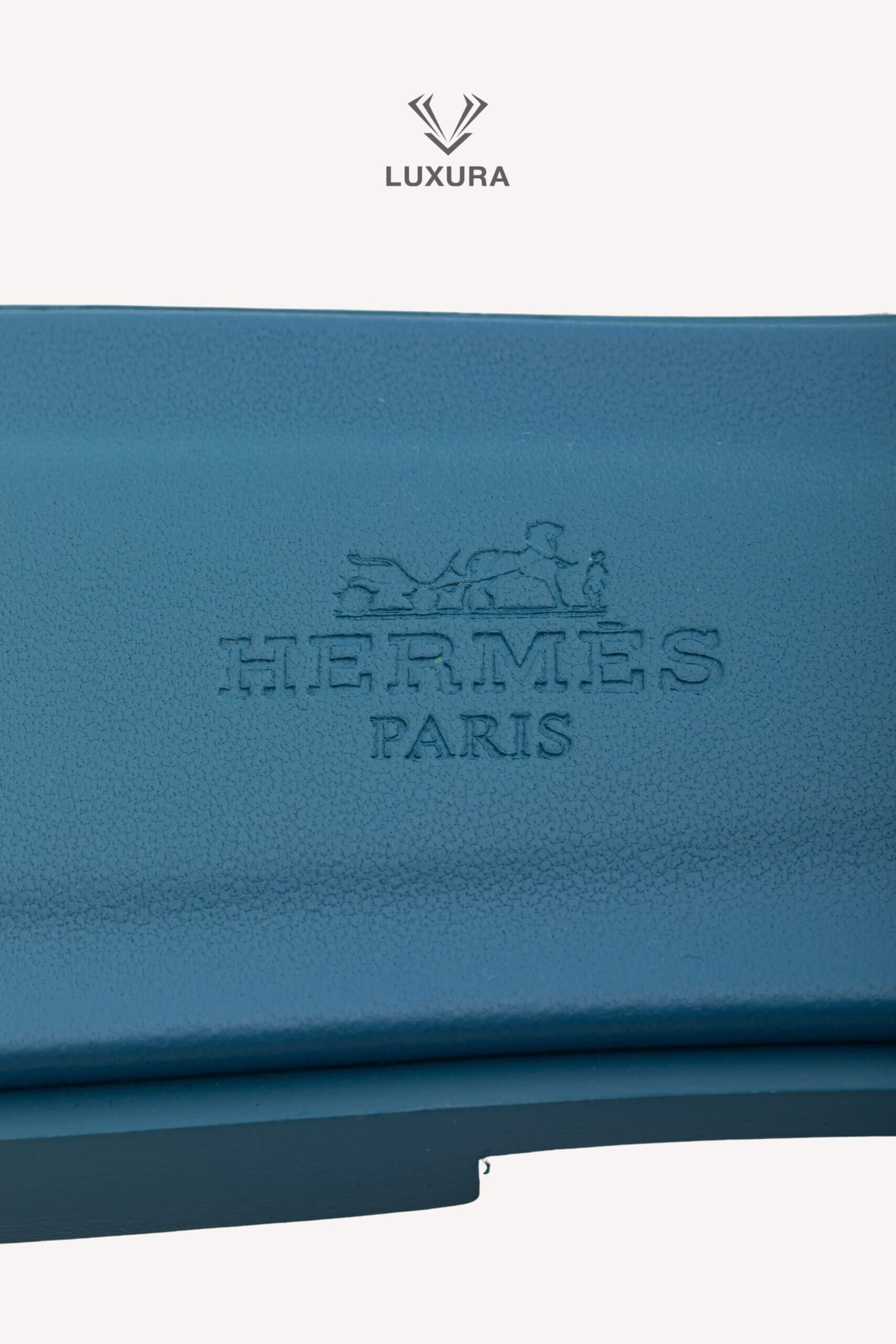 <span style="font-size: 10px;letter-spacing: .15em">HARD TO FIND</span><br>            <strong>HERMES</strong><br>            <div style="margin-top:10px;font-size:16px">Oran Sandal Bleu Cameo 36</div><br> - Image 18