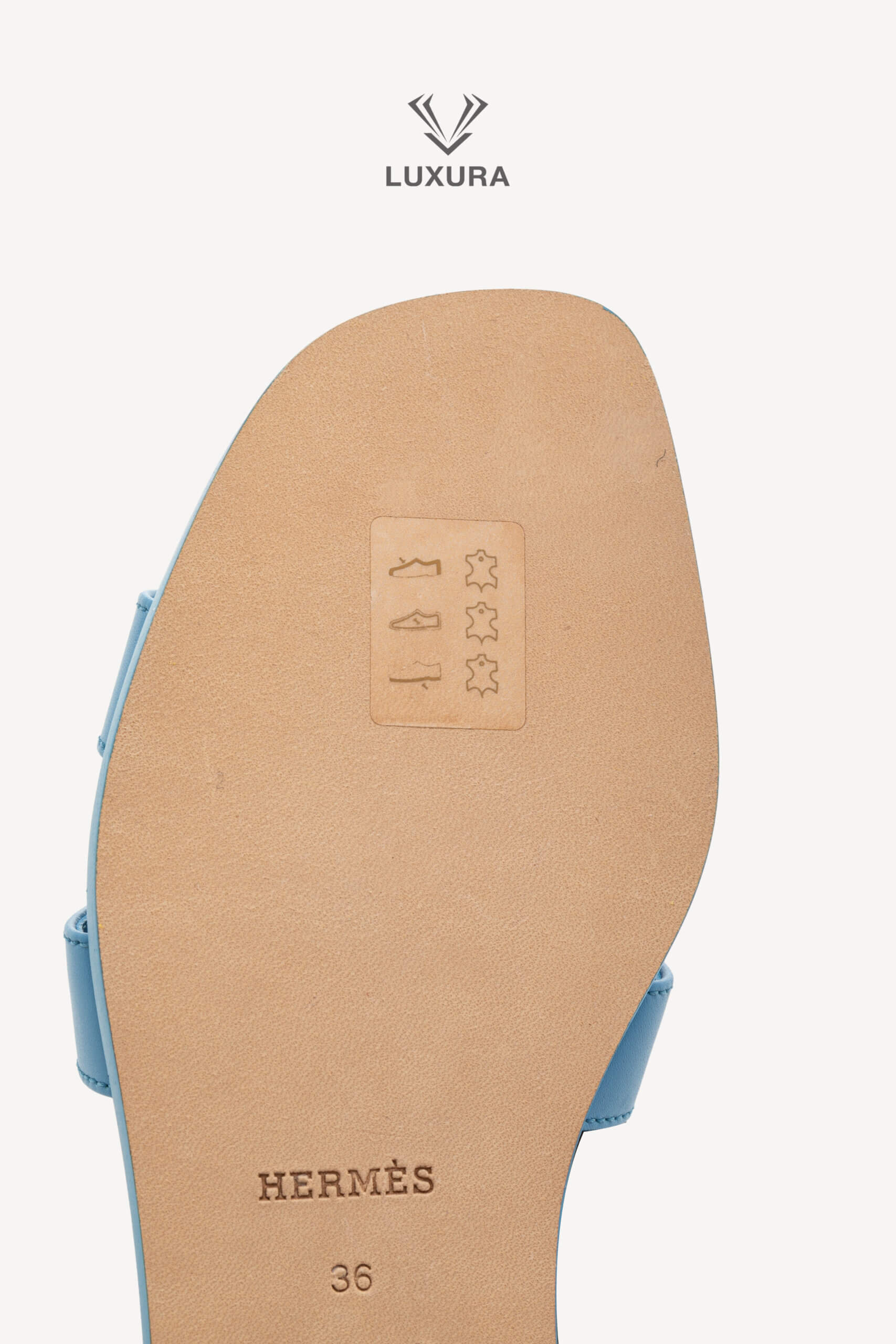 <span style="font-size: 10px;letter-spacing: .15em">HARD TO FIND</span><br>            <strong>HERMES</strong><br>            <div style="margin-top:10px;font-size:16px">Oran Sandal Bleu Cameo 36</div><br> - Image 20