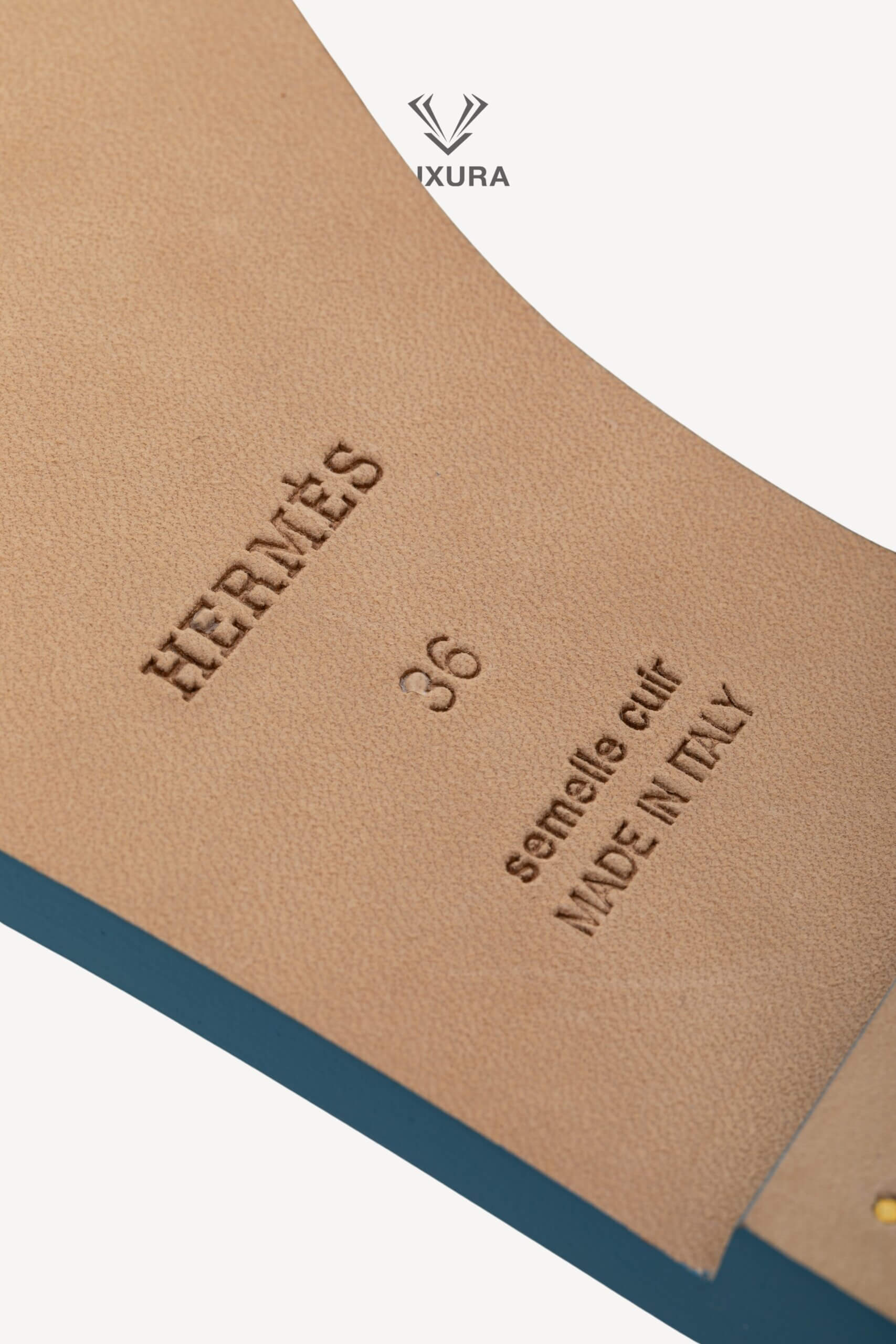 <span style="font-size: 10px;letter-spacing: .15em">HARD TO FIND</span><br>            <strong>HERMES</strong><br>            <div style="margin-top:10px;font-size:16px">Oran Sandal Bleu Cameo 36</div><br> - Image 21