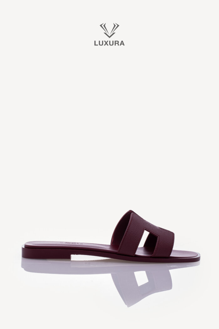 <span style="font-size: 10px;letter-spacing: .15em">HARD TO FIND</span><br>            <strong>HERMES</strong><br>            <div style="margin-top:10px;font-size:16px">Oran Sandal Rouge H 36 ( true size 35 )</div><br>