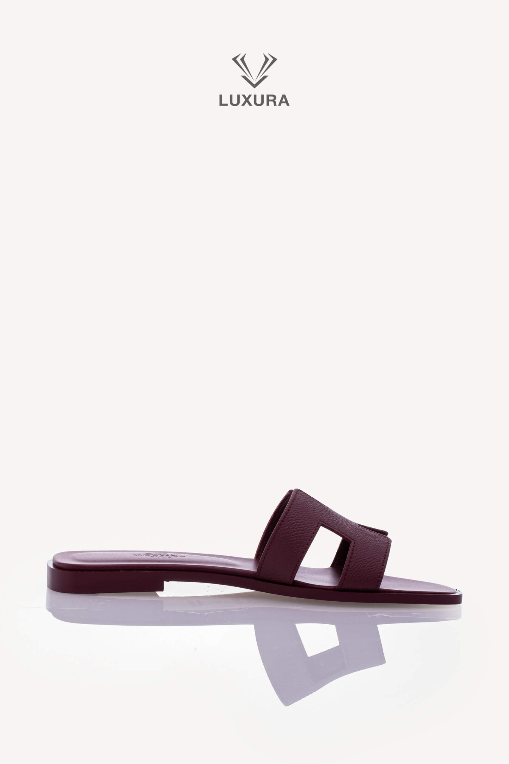 <span style="font-size: 10px;letter-spacing: .15em">HARD TO FIND</span><br>            <strong>HERMES</strong><br>            <div style="margin-top:10px;font-size:16px">Oran Sandal Rouge H 36 ( true size 35 )</div><br> - Image 10