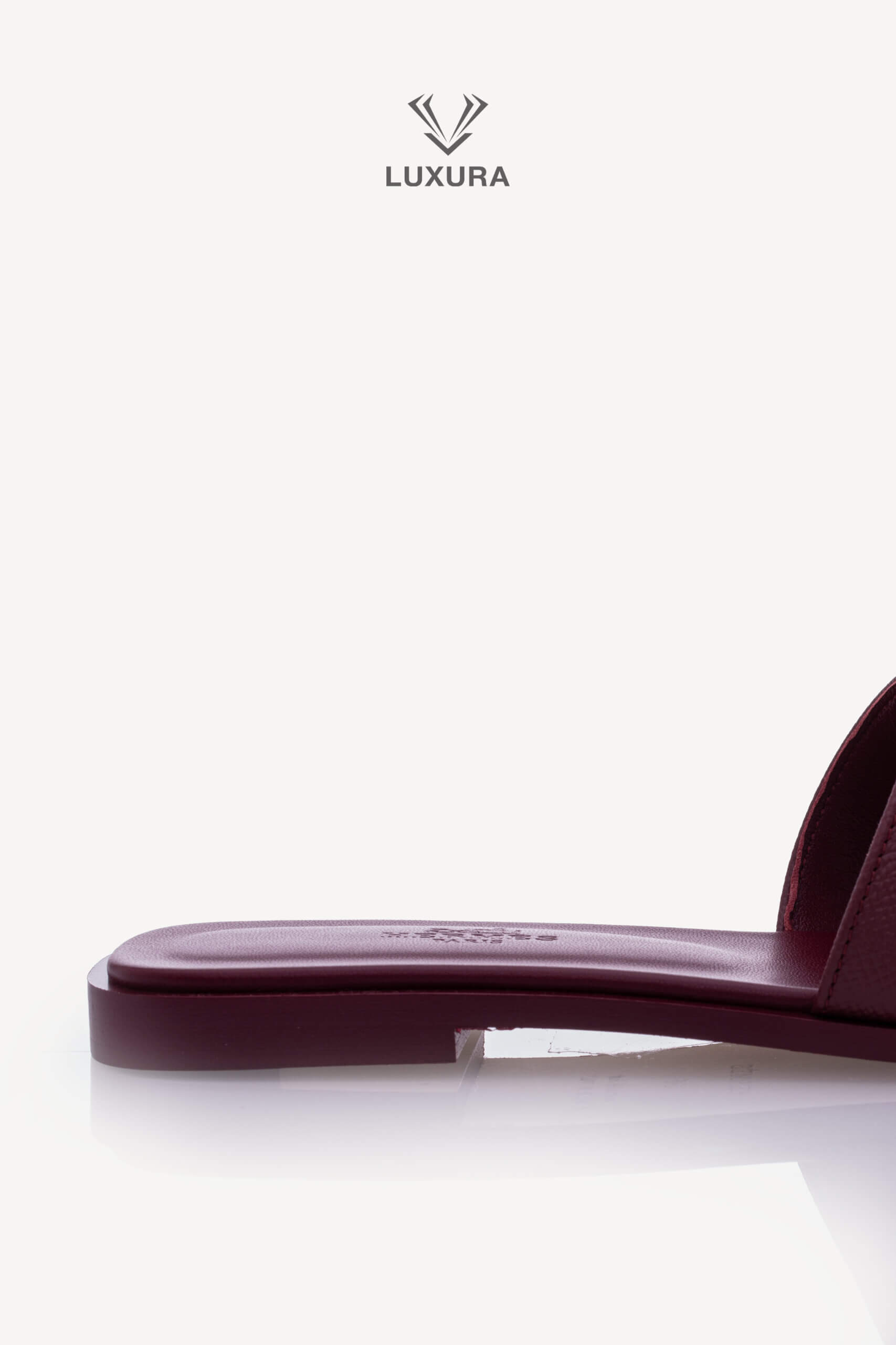 <span style="font-size: 10px;letter-spacing: .15em">HARD TO FIND</span><br>            <strong>HERMES</strong><br>            <div style="margin-top:10px;font-size:16px">Oran Sandal Rouge H 36 ( true size 35 )</div><br> - Image 14