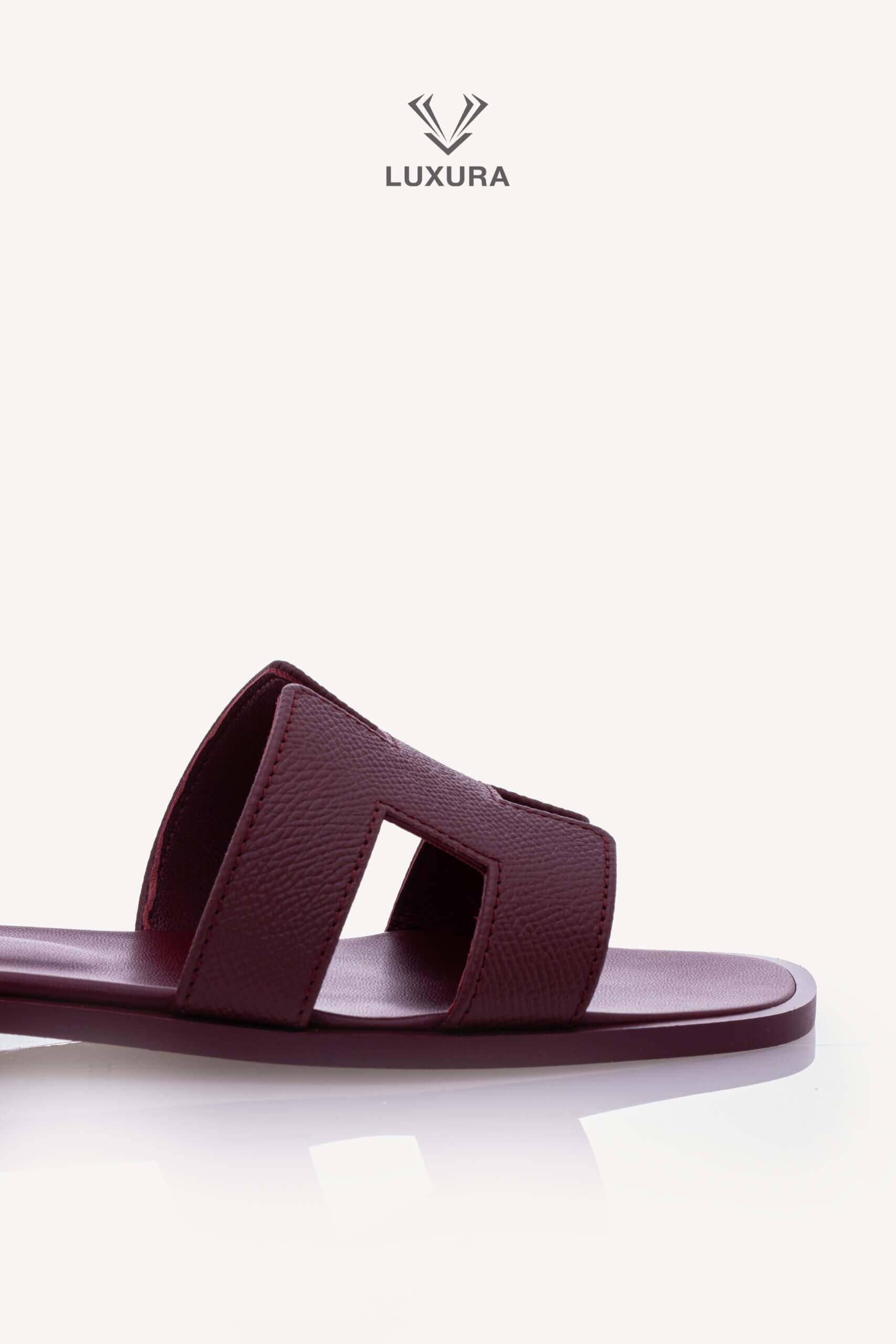 <span style="font-size: 10px;letter-spacing: .15em">HARD TO FIND</span><br>            <strong>HERMES</strong><br>            <div style="margin-top:10px;font-size:16px">Oran Sandal Rouge H 36 ( true size 35 )</div><br> - Image 15
