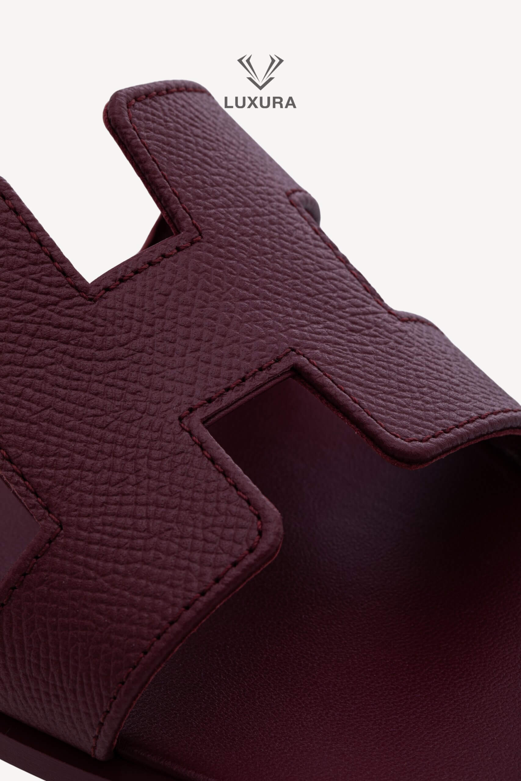 <span style="font-size: 10px;letter-spacing: .15em">HARD TO FIND</span><br>            <strong>HERMES</strong><br>            <div style="margin-top:10px;font-size:16px">Oran Sandal Rouge H 36 ( true size 35 )</div><br> - Image 13