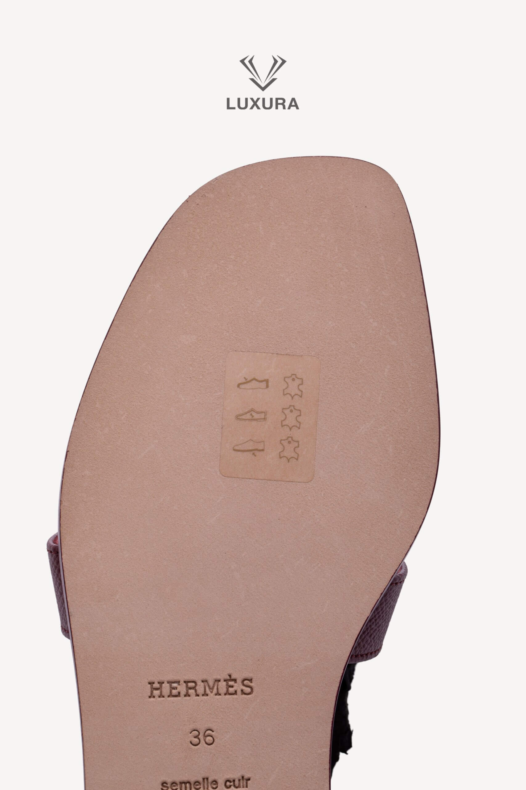 <span style="font-size: 10px;letter-spacing: .15em">HARD TO FIND</span><br>            <strong>HERMES</strong><br>            <div style="margin-top:10px;font-size:16px">Oran Sandal Rouge H 36 ( true size 35 )</div><br> - Image 21