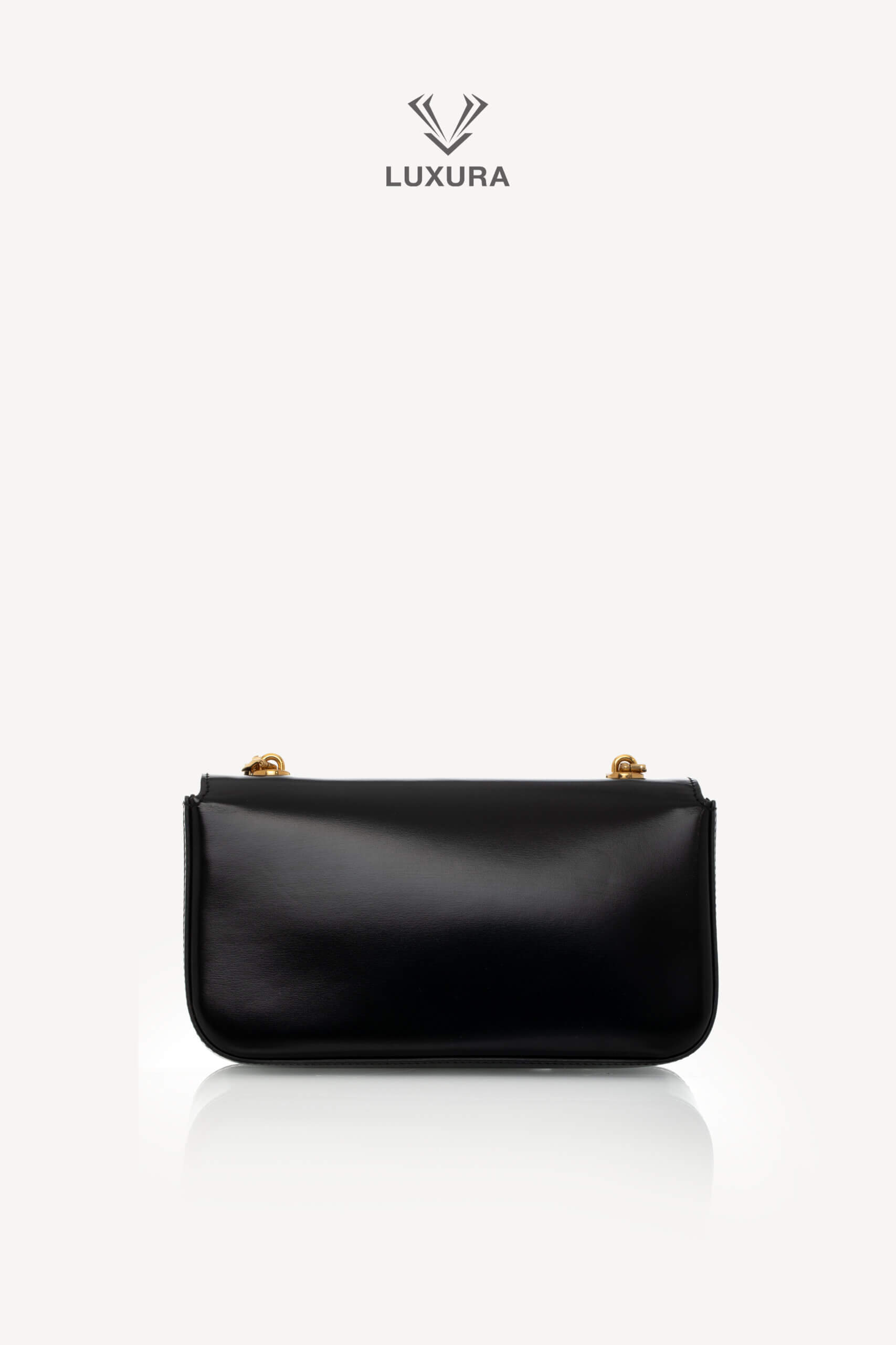 <span style="font-size: 10px;letter-spacing: .15em">HARD TO FIND</span><br>            <strong>CELINE</strong><br>            <div style="margin-top:10px;font-size:16px">Triomphe Chain Shoulder Bag Smooth Calfskin Black</div><br> - Image 7
