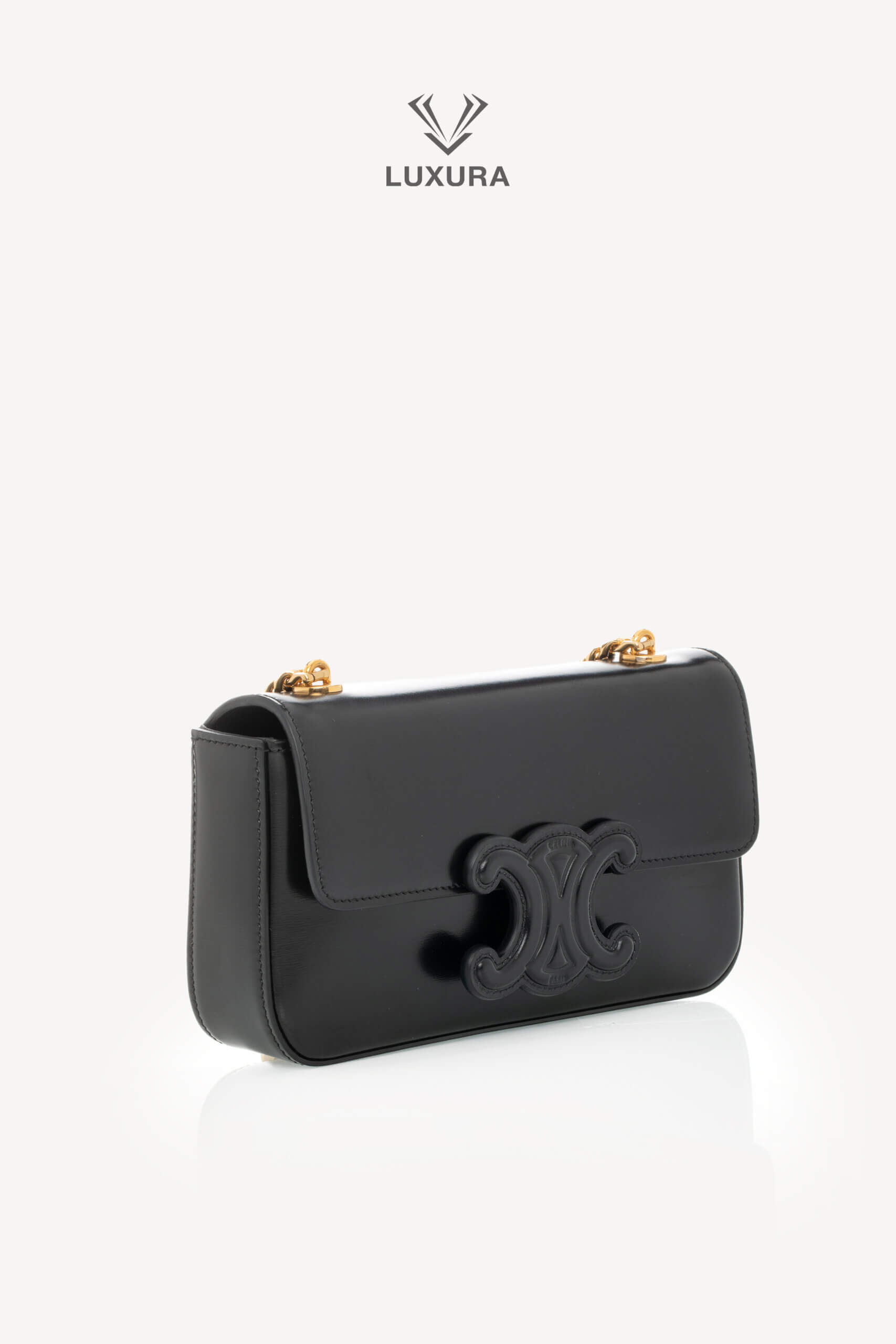<span style="font-size: 10px;letter-spacing: .15em">HARD TO FIND</span><br>            <strong>CELINE</strong><br>            <div style="margin-top:10px;font-size:16px">Triomphe Chain Shoulder Bag Smooth Calfskin Black</div><br> - Image 3