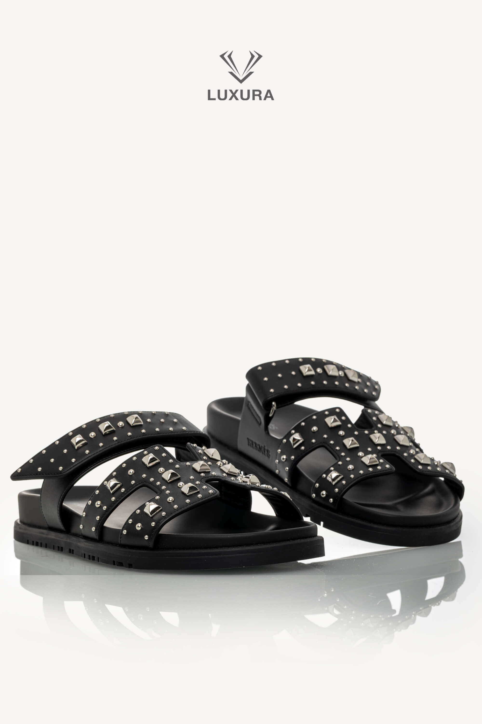 <span style="font-size: 10px;letter-spacing: .15em">HARD TO FIND</span><br>            <strong>HERMES</strong><br>            <div style="margin-top:10px;font-size:16px">Calfskin Medor Studded Chypre Sandals 38.5 Black</div><br> - Image 4