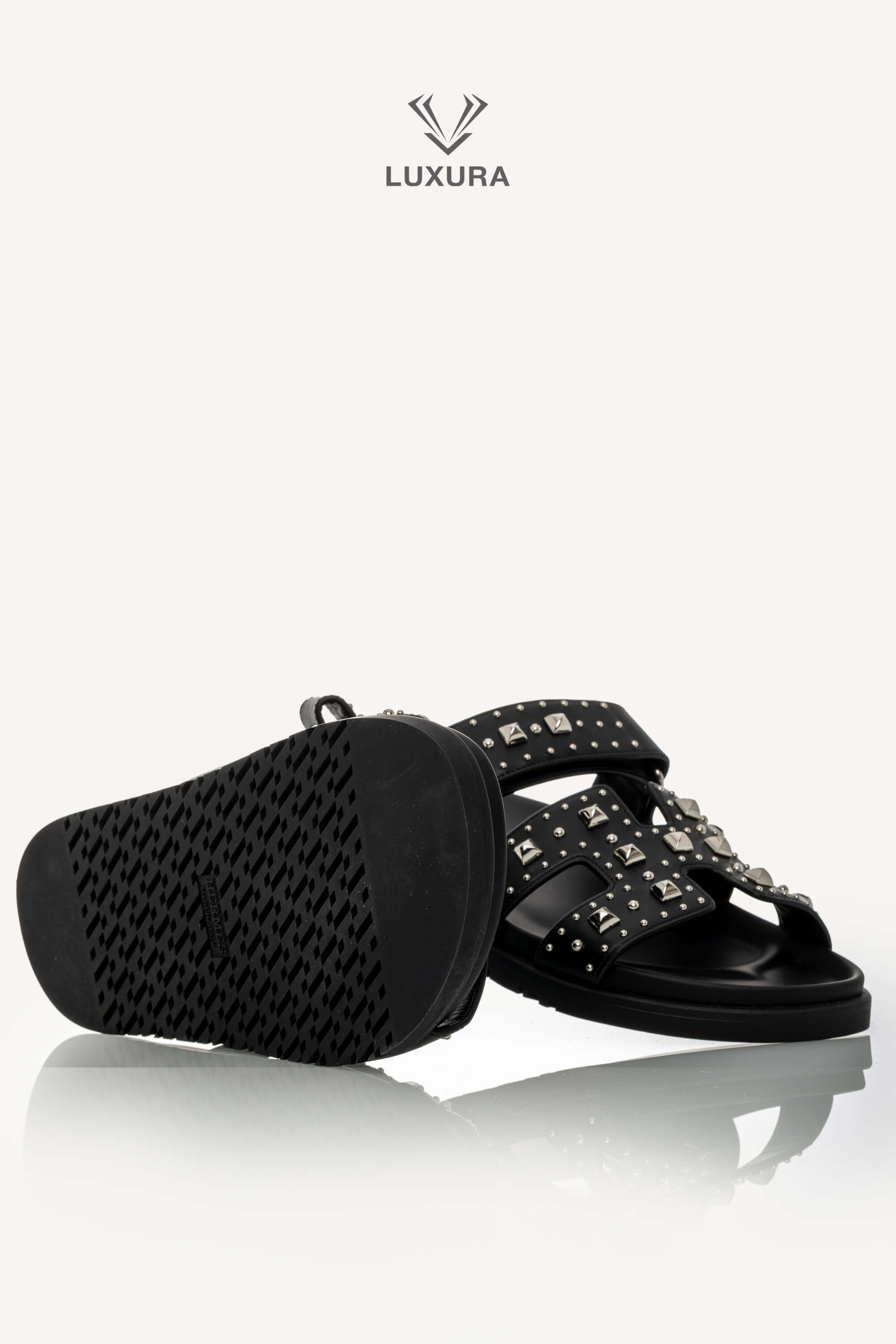 <span style="font-size: 10px;letter-spacing: .15em">HARD TO FIND</span><br>            <strong>HERMES</strong><br>            <div style="margin-top:10px;font-size:16px">Calfskin Medor Studded Chypre Sandals 38.5 Black</div><br> - Image 19