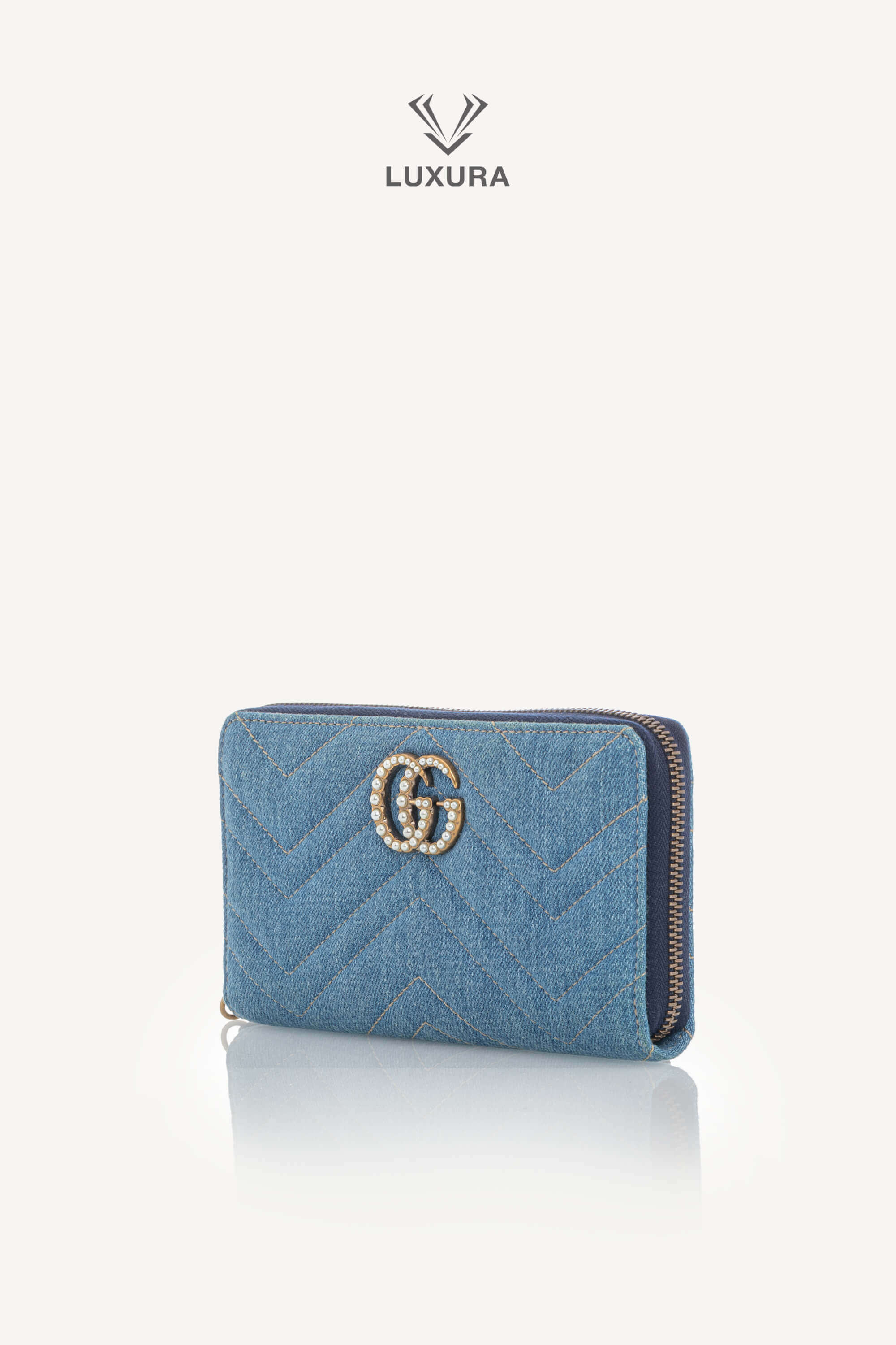 <span style="font-size: 10px;letter-spacing: .15em">HARD TO FIND</span><br>            <strong>GUCCI</strong><br>            <div style="margin-top:10px;font-size:16px">Denim Matelasse Pearly GG Marmont Zip Around Wallet Blue</div><br> - Image 6