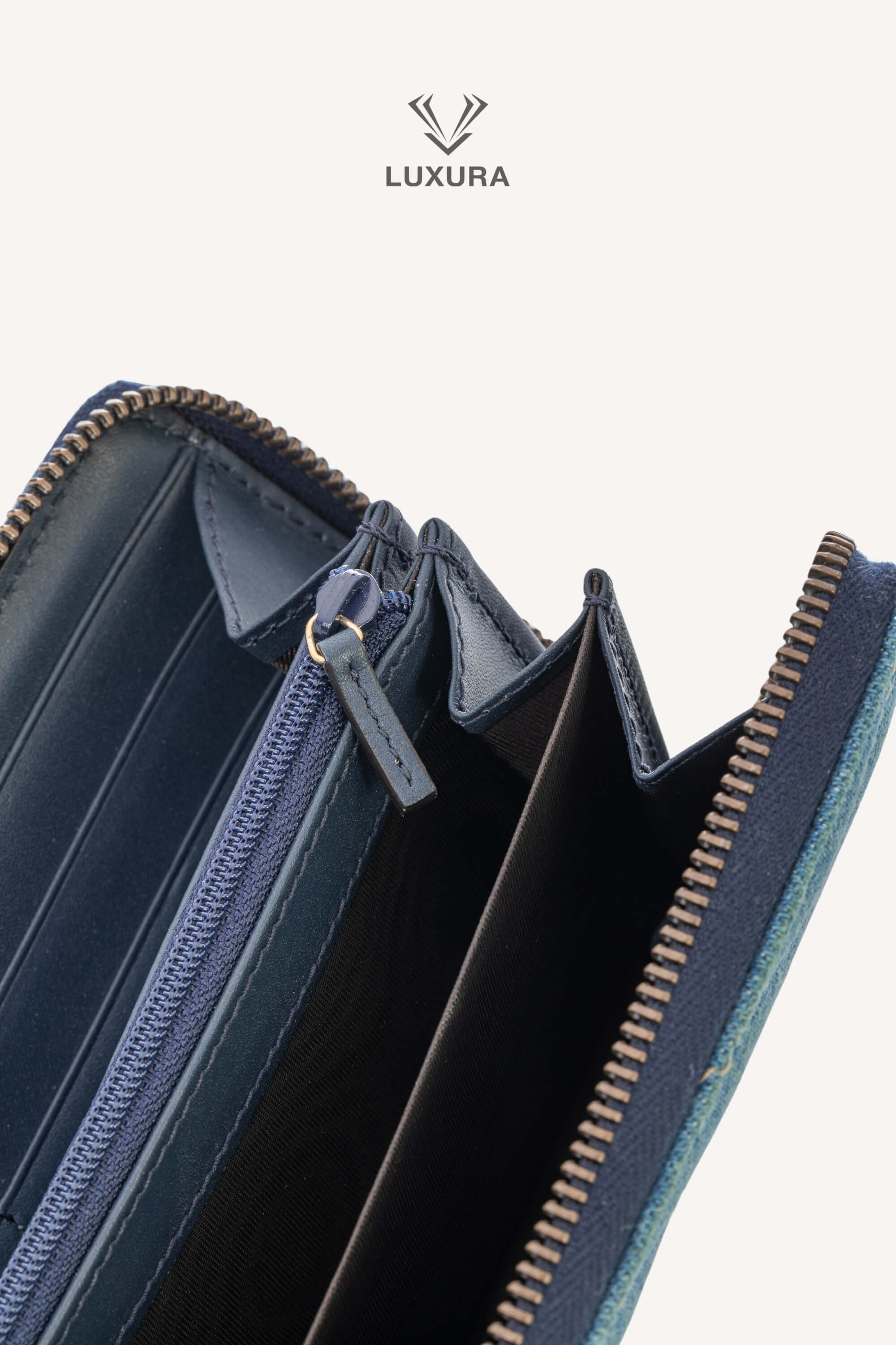 <span style="font-size: 10px;letter-spacing: .15em">HARD TO FIND</span><br>            <strong>GUCCI</strong><br>            <div style="margin-top:10px;font-size:16px">Denim Matelasse Pearly GG Marmont Zip Around Wallet Blue</div><br> - Image 14