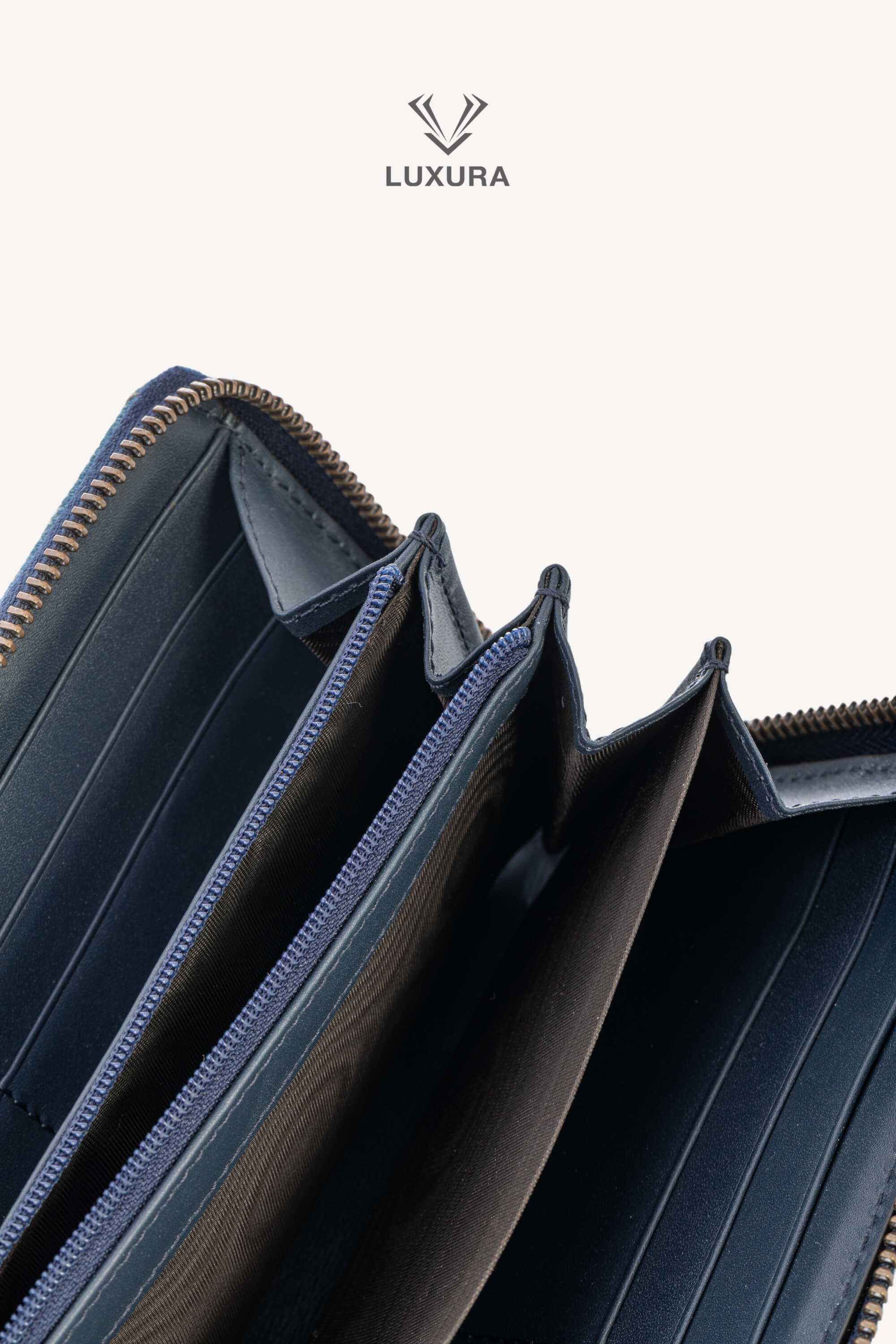 <span style="font-size: 10px;letter-spacing: .15em">HARD TO FIND</span><br>            <strong>GUCCI</strong><br>            <div style="margin-top:10px;font-size:16px">Denim Matelasse Pearly GG Marmont Zip Around Wallet Blue</div><br> - Image 10