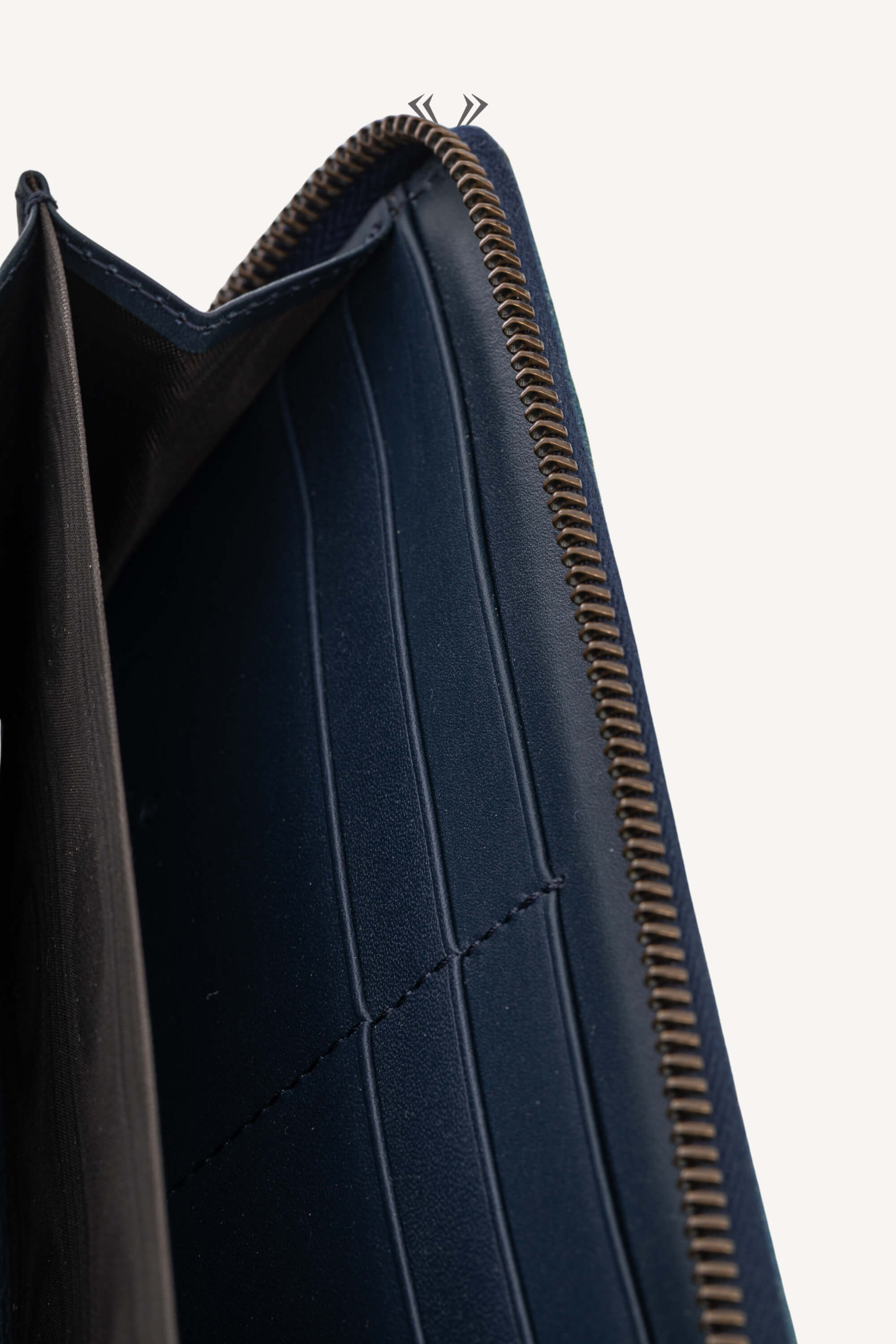 <span style="font-size: 10px;letter-spacing: .15em">HARD TO FIND</span><br>            <strong>GUCCI</strong><br>            <div style="margin-top:10px;font-size:16px">Denim Matelasse Pearly GG Marmont Zip Around Wallet Blue</div><br> - Image 12