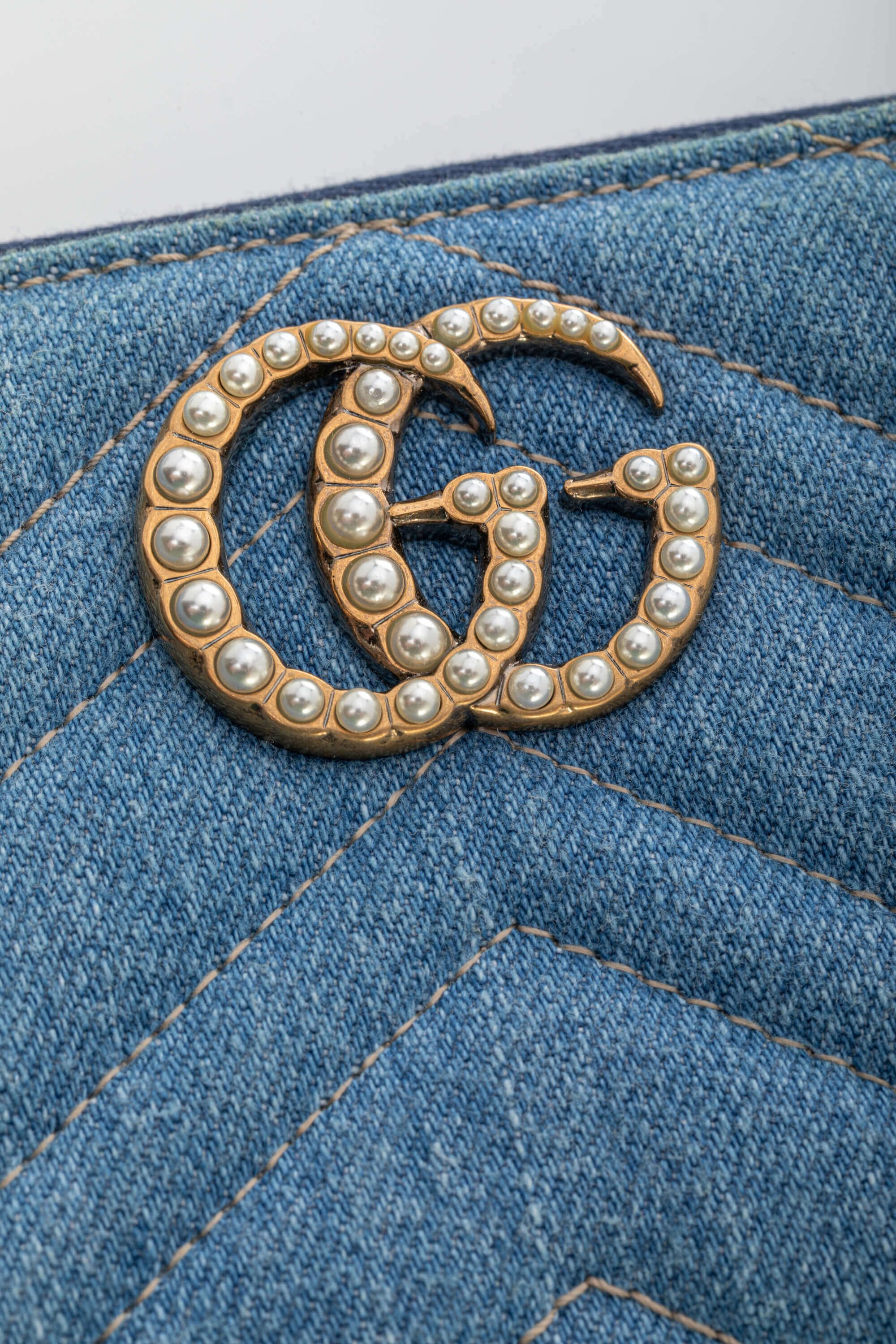 <span style="font-size: 10px;letter-spacing: .15em">HARD TO FIND</span><br>            <strong>GUCCI</strong><br>            <div style="margin-top:10px;font-size:16px">Denim Matelasse Pearly GG Marmont Zip Around Wallet Blue</div><br> - Image 7