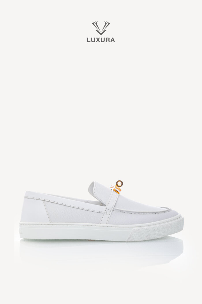 <span style="font-size: 10px;letter-spacing: .15em">HARD TO FIND</span><br>            <strong>HERMES</strong><br>            <div style="margin-top:10px;font-size:16px">Game Slip On Sneaker White 39.5</div><br>