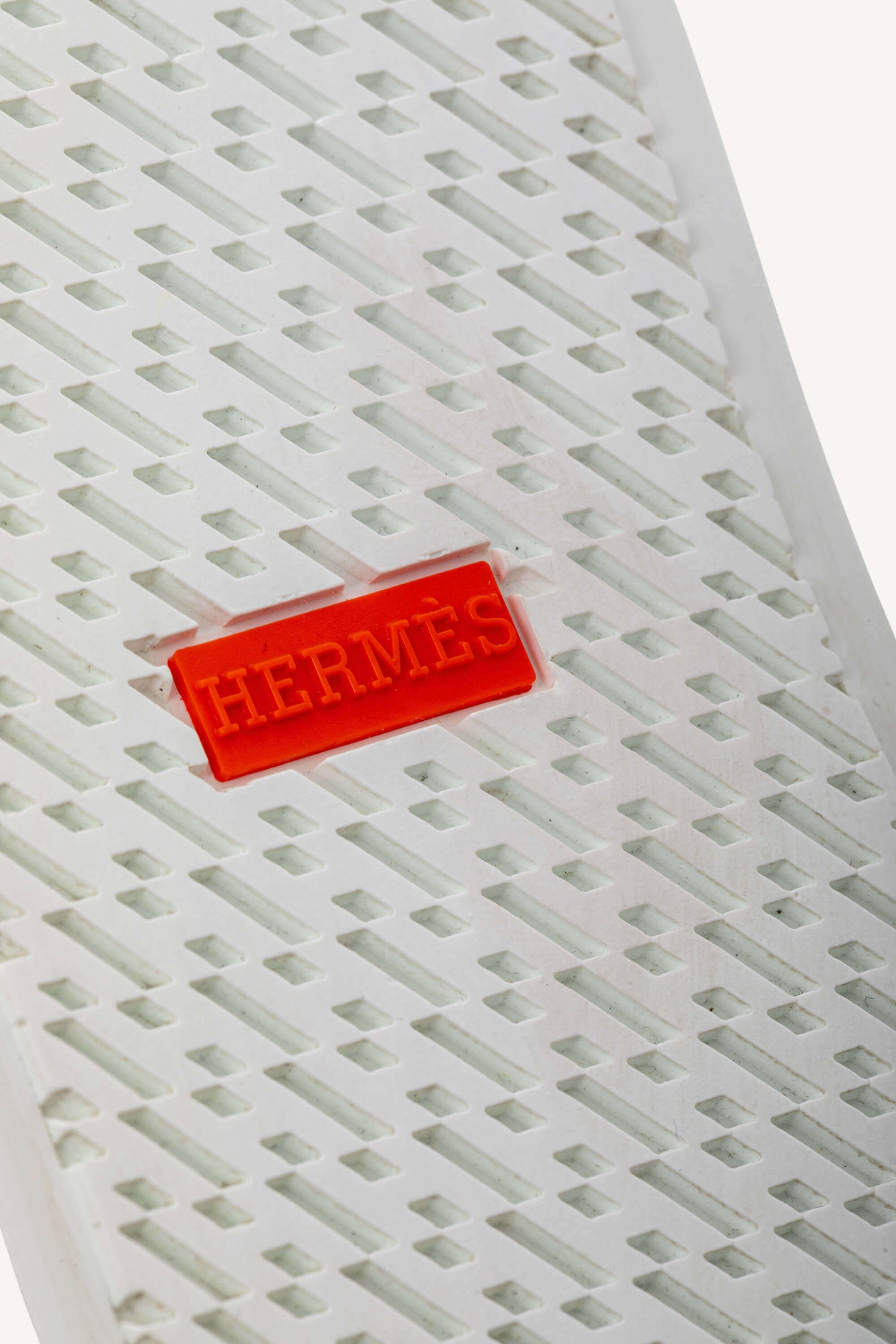 <span style="font-size: 10px;letter-spacing: .15em">HARD TO FIND</span><br> <strong>HERMES</strong><br> <div style="margin-top:10px;font-size:16px">Game Slip On Sneaker White 39.5</div><br> - Image 27