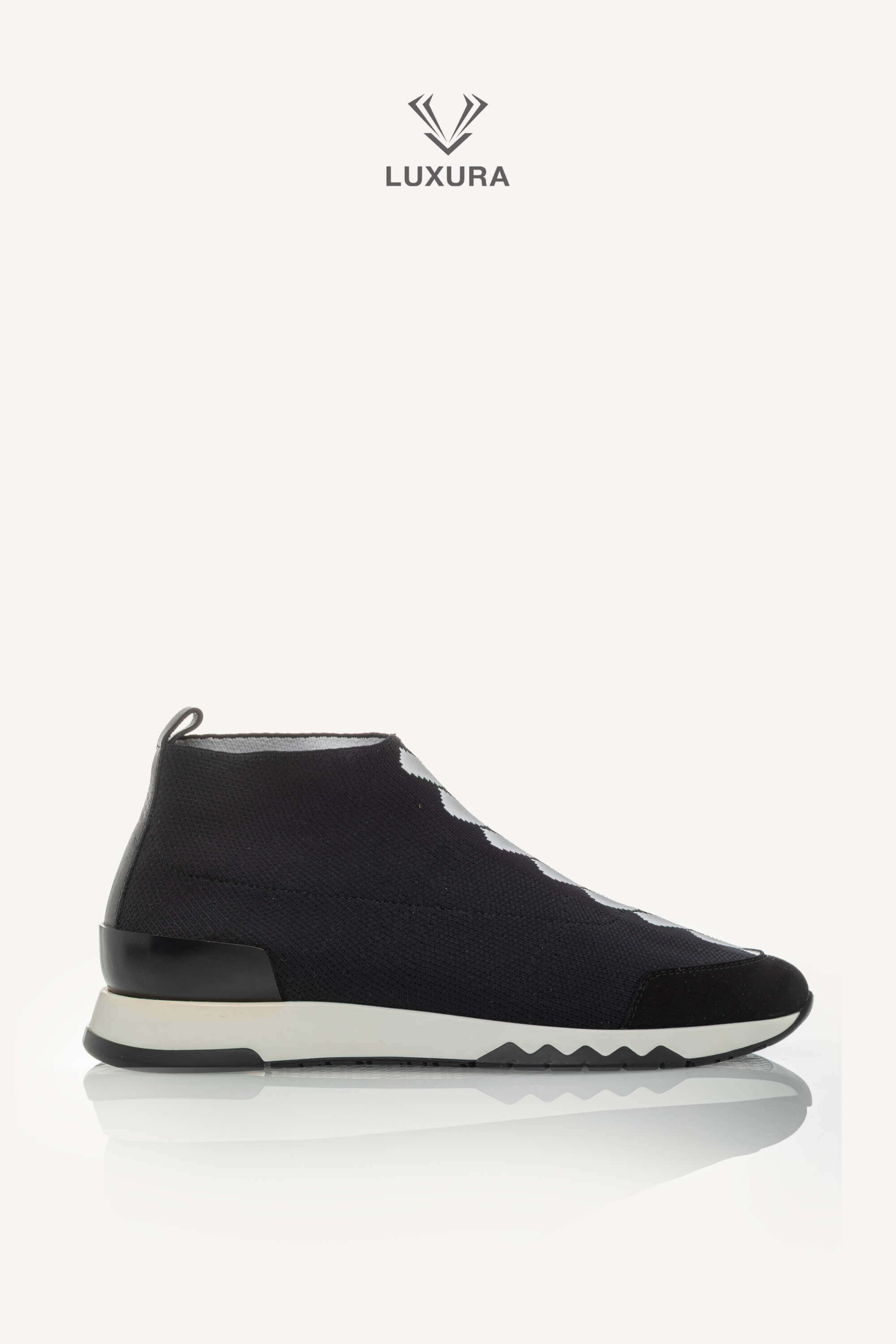 <span style="font-size: 10px;letter-spacing: .15em">BEST DEAL</span><br> <strong>HERMES</strong><br> <div style="margin-top:10px;font-size:16px">Volo Sneakers Black-White 36.5</div><br>