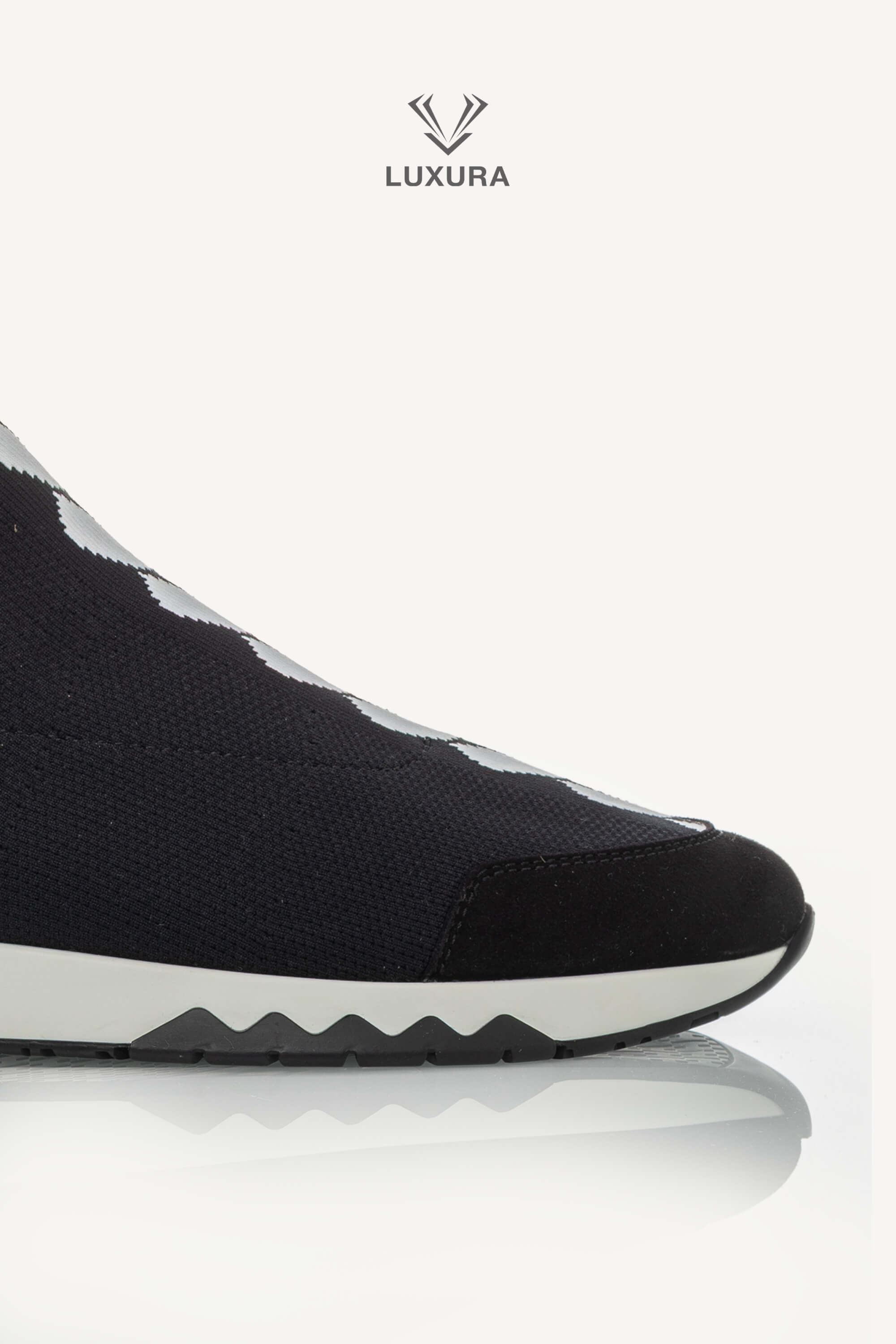 <span style="font-size: 10px;letter-spacing: .15em">BEST DEAL</span><br> <strong>HERMES</strong><br> <div style="margin-top:10px;font-size:16px">Volo Sneakers Black-White 36.5</div><br> - Image 15