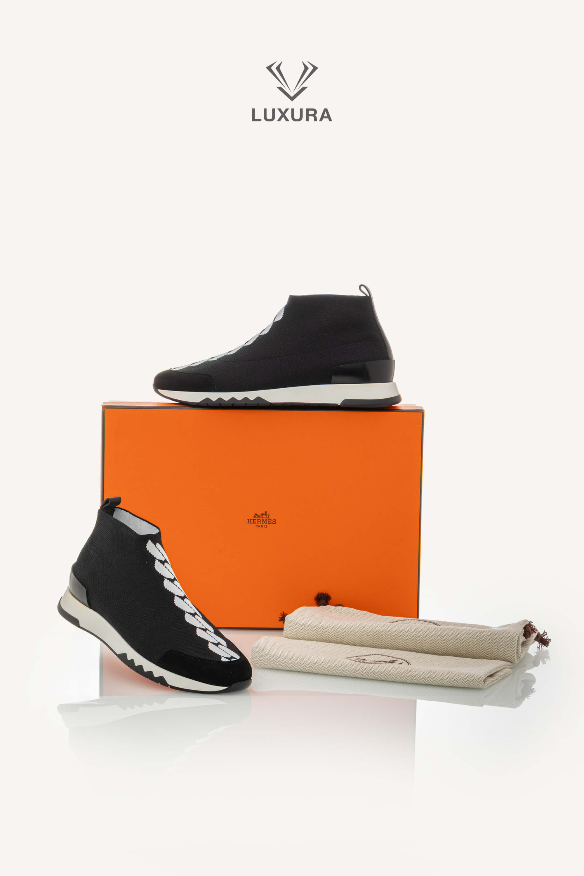 <span style="font-size: 10px;letter-spacing: .15em">BEST DEAL</span><br> <strong>HERMES</strong><br> <div style="margin-top:10px;font-size:16px">Volo Sneakers Black-White 36.5</div><br> - Image 2