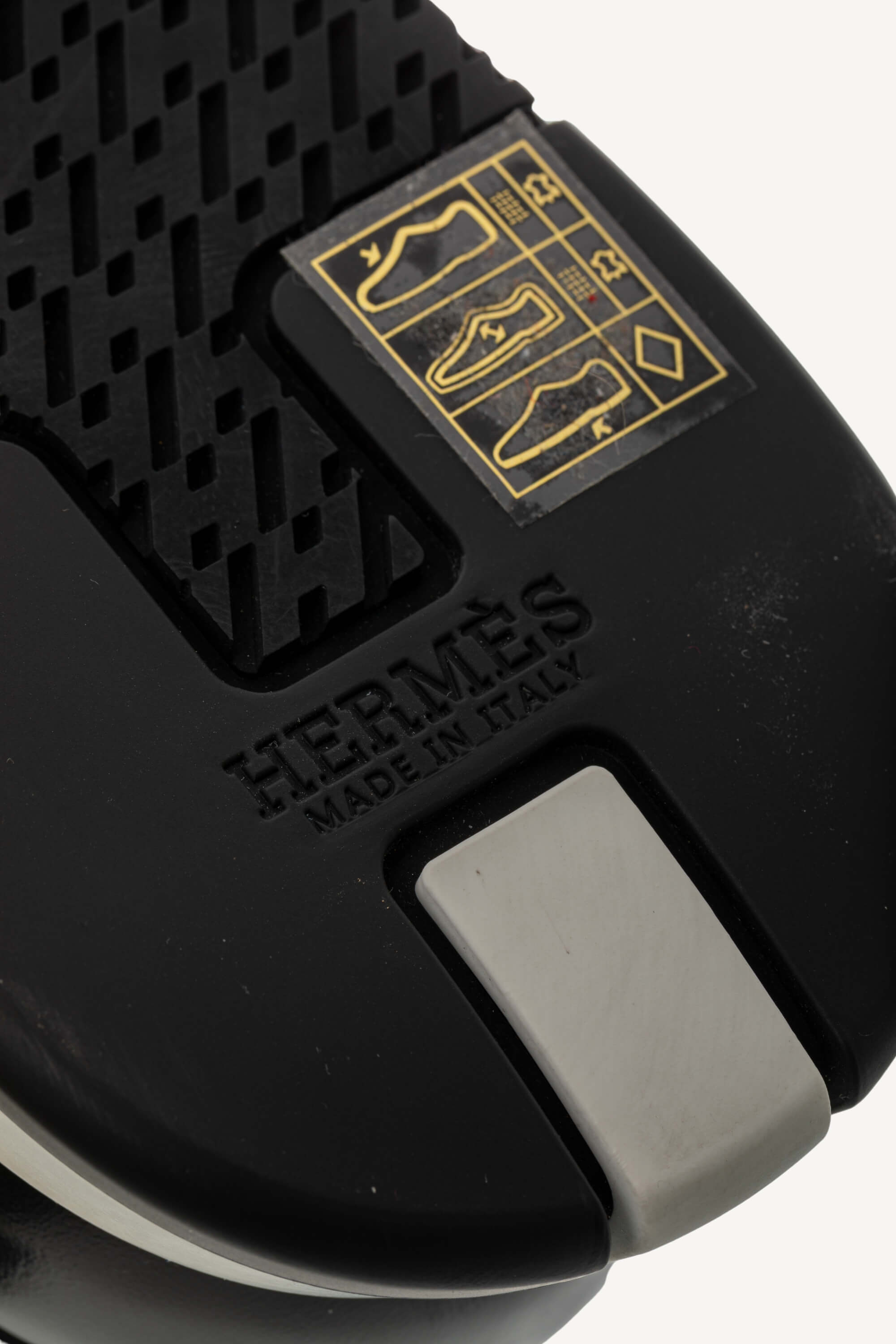 <span style="font-size: 10px;letter-spacing: .15em">BEST DEAL</span><br> <strong>HERMES</strong><br> <div style="margin-top:10px;font-size:16px">Volo Sneakers Black-White 36.5</div><br> - Image 22