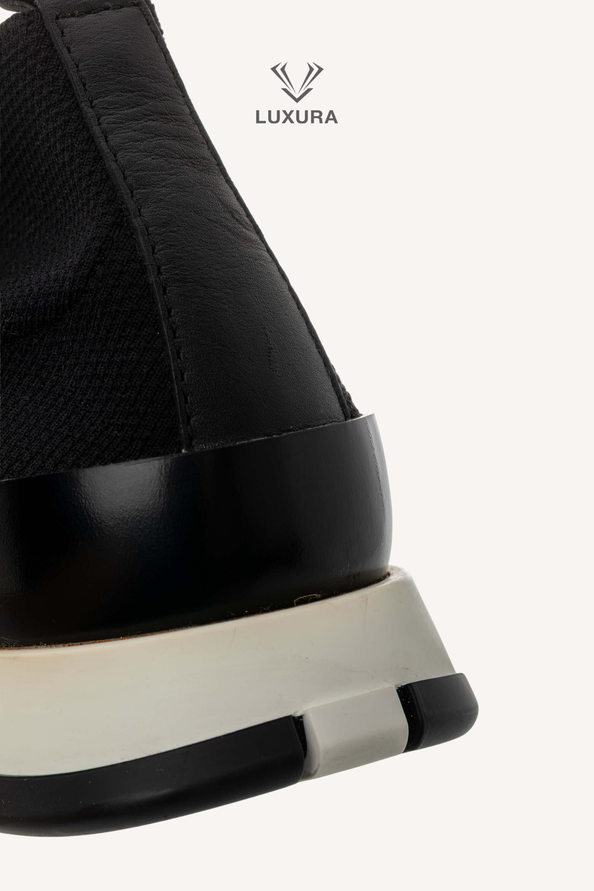 <span style="font-size: 10px;letter-spacing: .15em">BEST DEAL</span><br> <strong>HERMES</strong><br> <div style="margin-top:10px;font-size:16px">Volo Sneakers Black-White 36.5</div><br> - Image 19