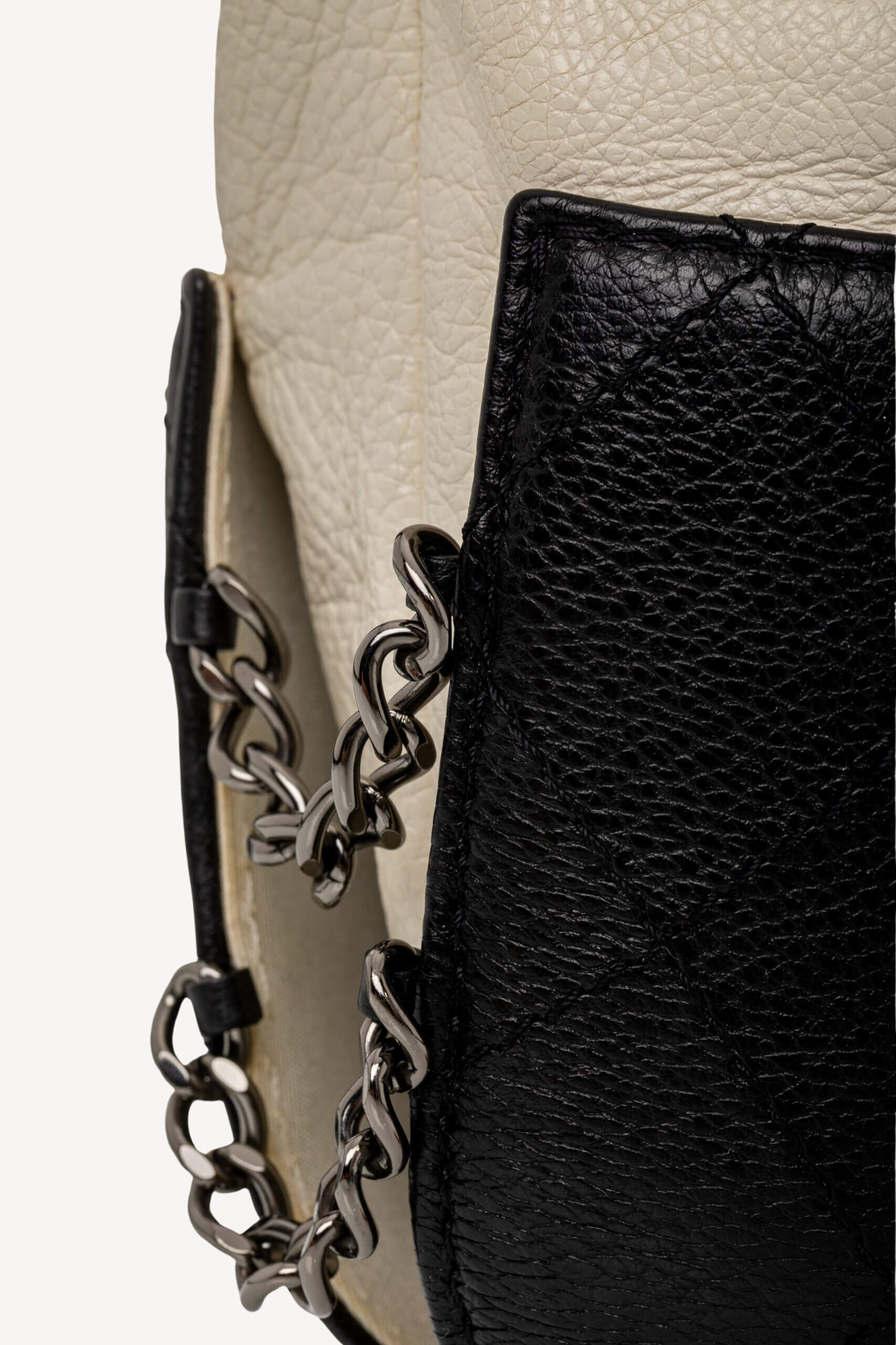 <span style="font-size: 10px;letter-spacing: .15em">HARD TO FIND</span><br> <strong>CHANEL</strong><br> <div style="margin-top:10px;font-size:16px">Aged Calfskin Quilted Small Gabrielle Bucket White Black</div><br> - Image 26