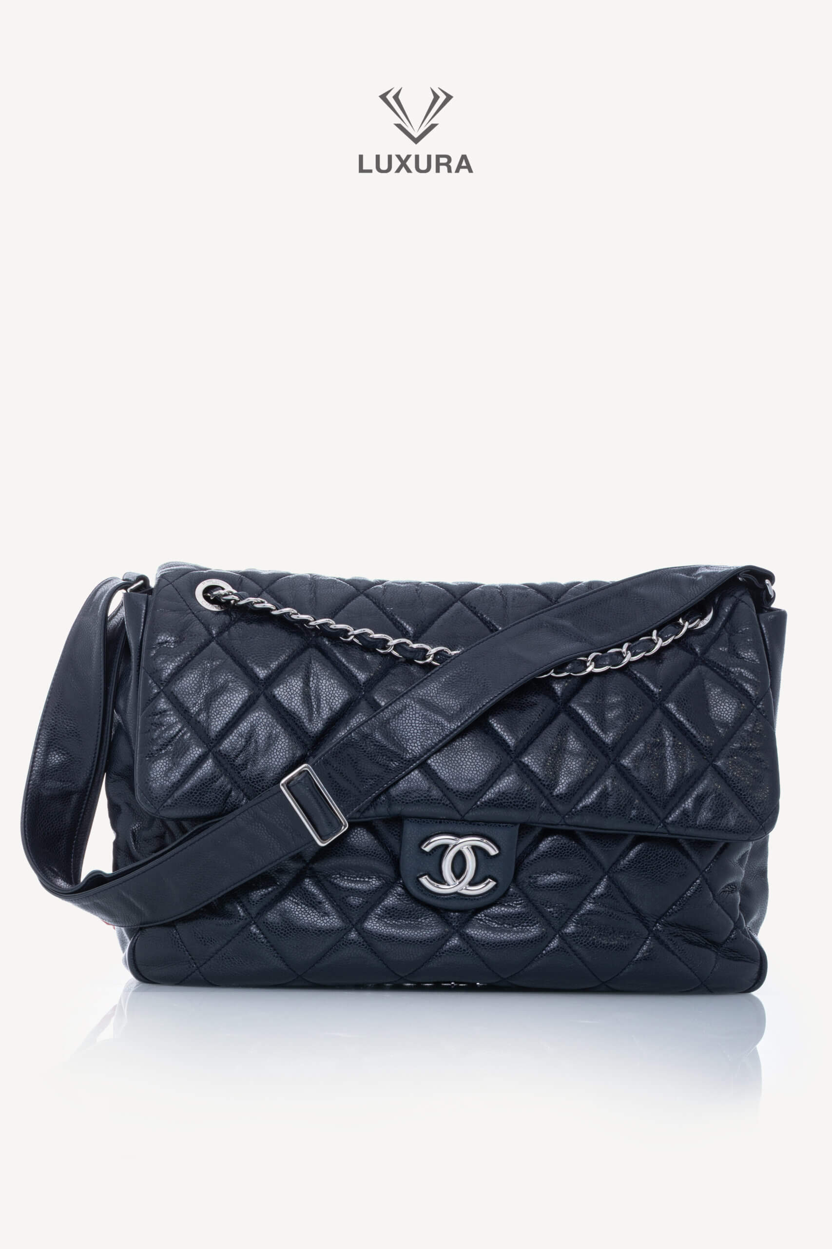 <span style="font-size: 10px;letter-spacing: .15em">HARD TO FIND</span><br>            <strong>CHANEL</strong><br>            <div style="margin-top:10px;font-size:16px">Quilted Soft Glazed Caviar Leather Large Stretch Spirit Messenger Flap Bag Indigo</div><br>