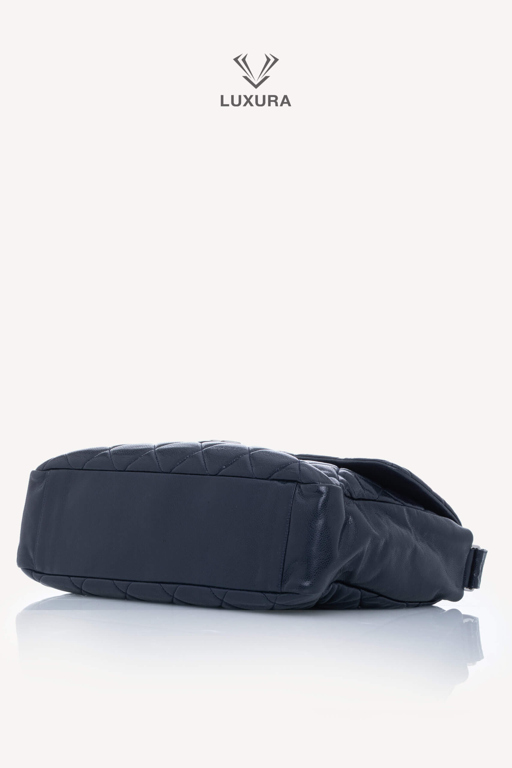 <span style="font-size: 10px;letter-spacing: .15em">HARD TO FIND</span><br>            <strong>CHANEL</strong><br>            <div style="margin-top:10px;font-size:16px">Quilted Soft Glazed Caviar Leather Large Stretch Spirit Messenger Flap Bag Indigo</div><br> - Image 29