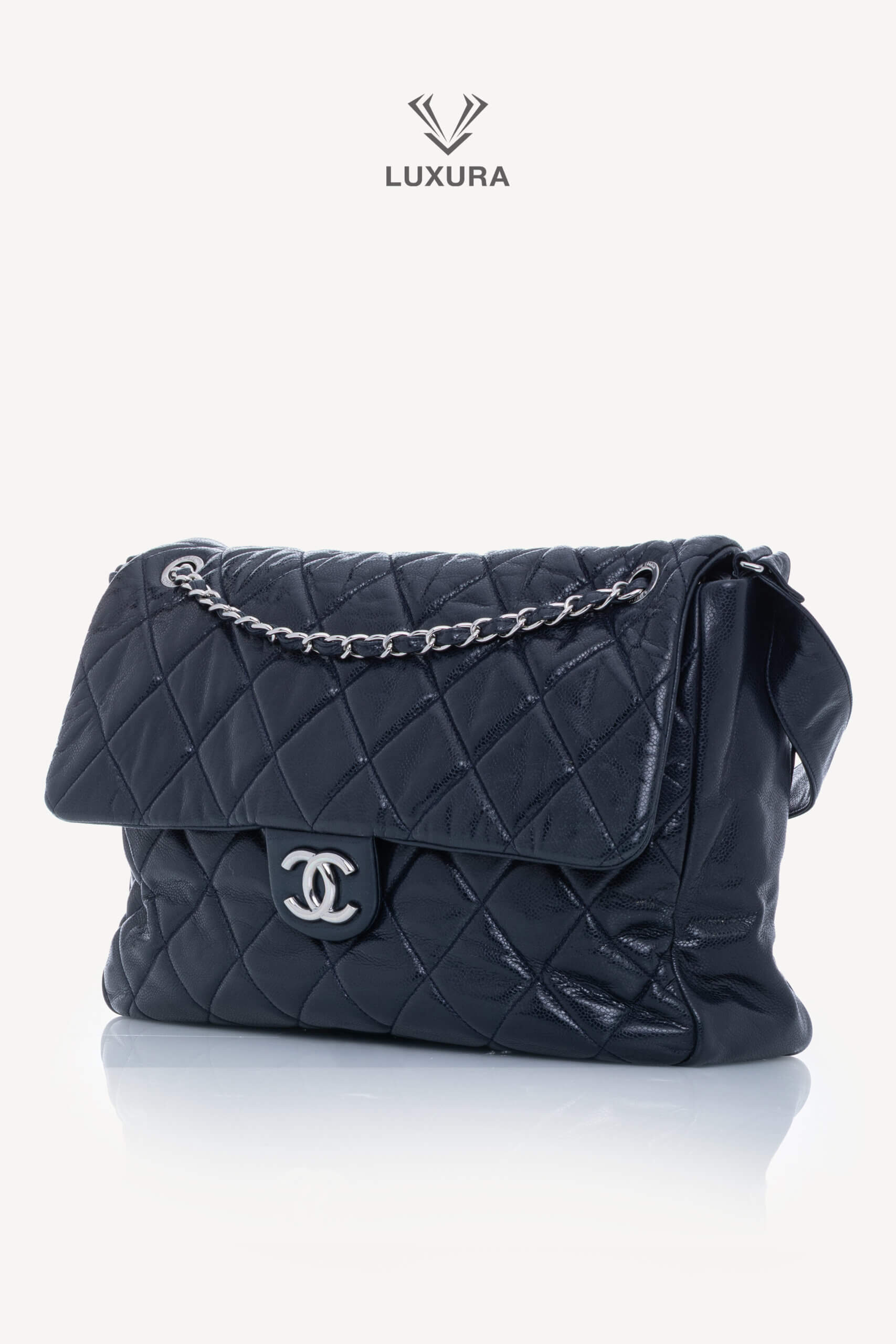 <span style="font-size: 10px;letter-spacing: .15em">HARD TO FIND</span><br>            <strong>CHANEL</strong><br>            <div style="margin-top:10px;font-size:16px">Quilted Soft Glazed Caviar Leather Large Stretch Spirit Messenger Flap Bag Indigo</div><br> - Image 11