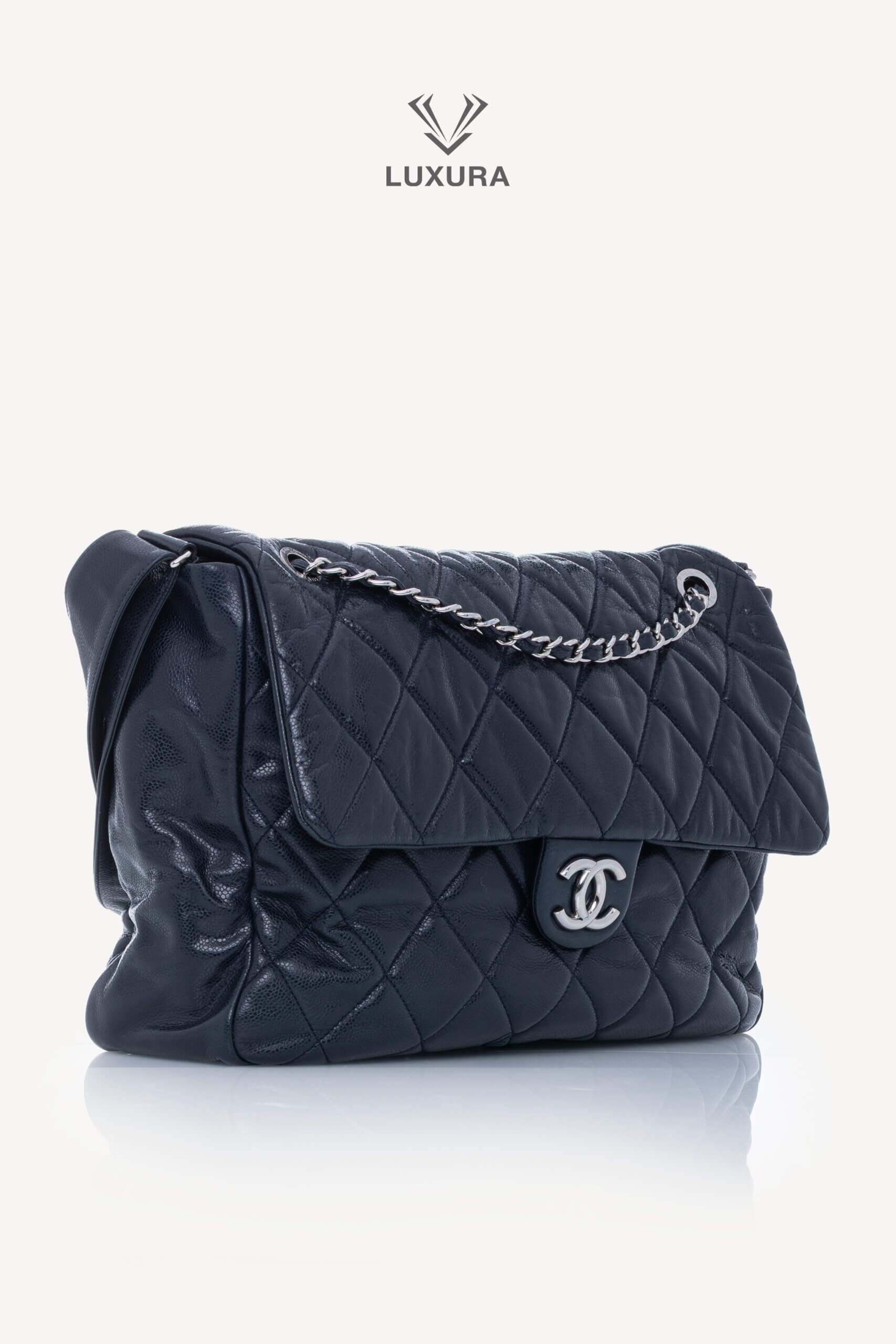 <span style="font-size: 10px;letter-spacing: .15em">HARD TO FIND</span><br>            <strong>CHANEL</strong><br>            <div style="margin-top:10px;font-size:16px">Quilted Soft Glazed Caviar Leather Large Stretch Spirit Messenger Flap Bag Indigo</div><br> - Image 8