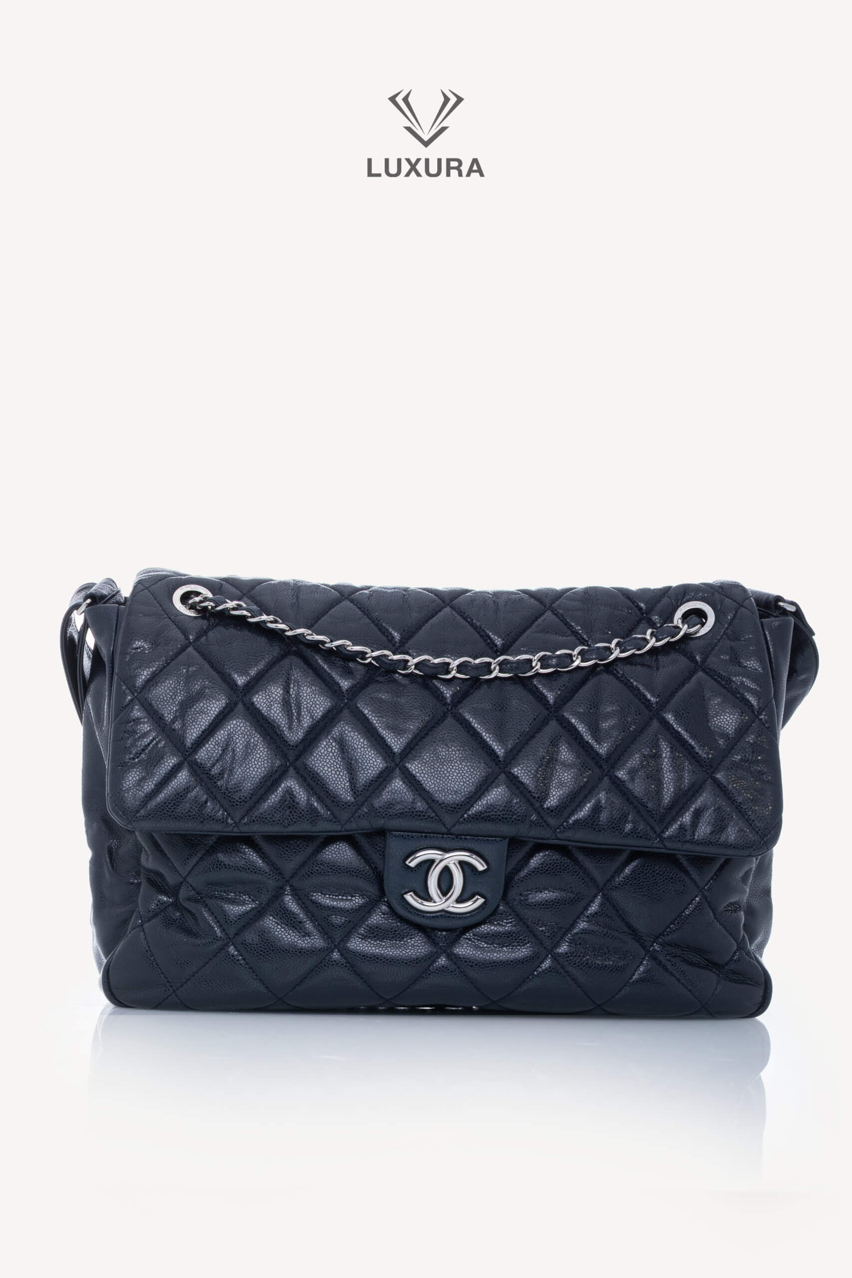 <span style="font-size: 10px;letter-spacing: .15em">HARD TO FIND</span><br>            <strong>CHANEL</strong><br>            <div style="margin-top:10px;font-size:16px">Quilted Soft Glazed Caviar Leather Large Stretch Spirit Messenger Flap Bag Indigo</div><br> - Image 9