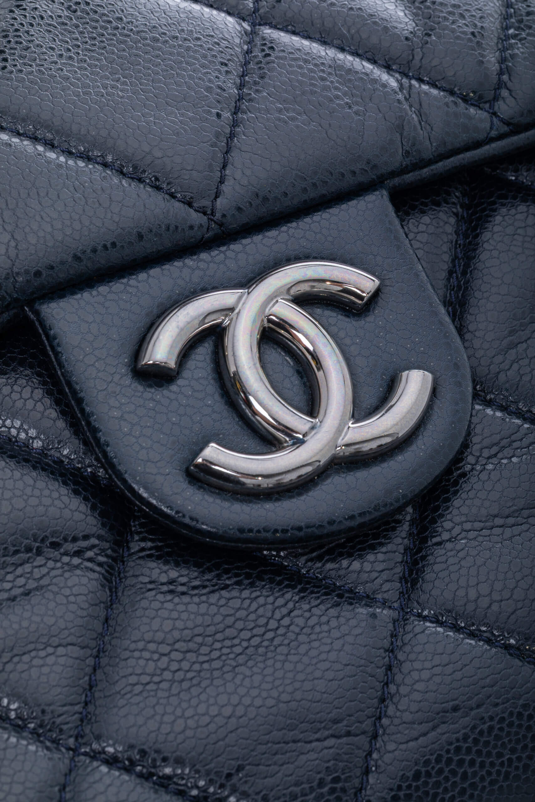 <span style="font-size: 10px;letter-spacing: .15em">HARD TO FIND</span><br>            <strong>CHANEL</strong><br>            <div style="margin-top:10px;font-size:16px">Quilted Soft Glazed Caviar Leather Large Stretch Spirit Messenger Flap Bag Indigo</div><br> - Image 16