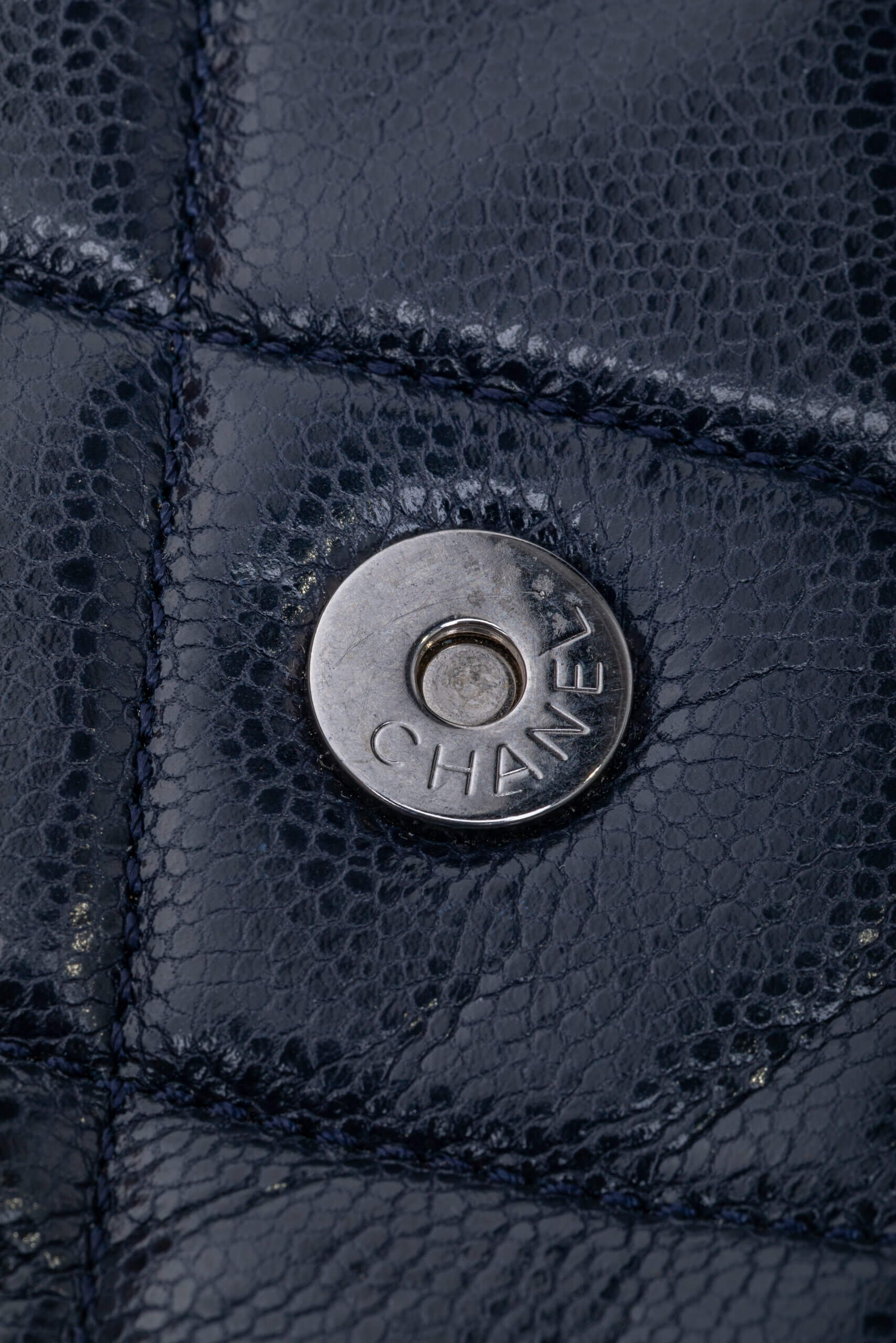 <span style="font-size: 10px;letter-spacing: .15em">HARD TO FIND</span><br>            <strong>CHANEL</strong><br>            <div style="margin-top:10px;font-size:16px">Quilted Soft Glazed Caviar Leather Large Stretch Spirit Messenger Flap Bag Indigo</div><br> - Image 15