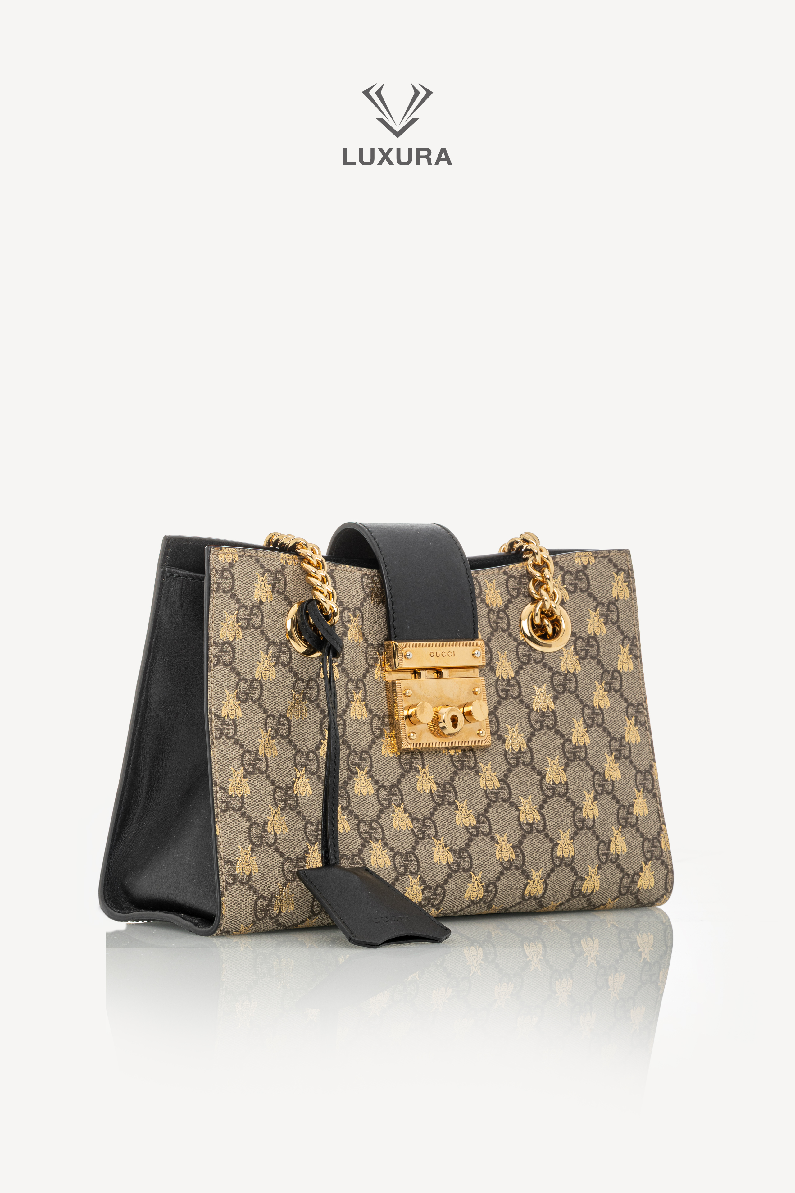 <span style="font-size: 10px;letter-spacing: .15em">HARD TO FIND</span><br>            <strong>GUCCI</strong><br>            <div style="margin-top:10px;font-size:16px">GG Supreme Monogram Bees Small Padlock Tote Beige Oro Black</div><br> - Image 2