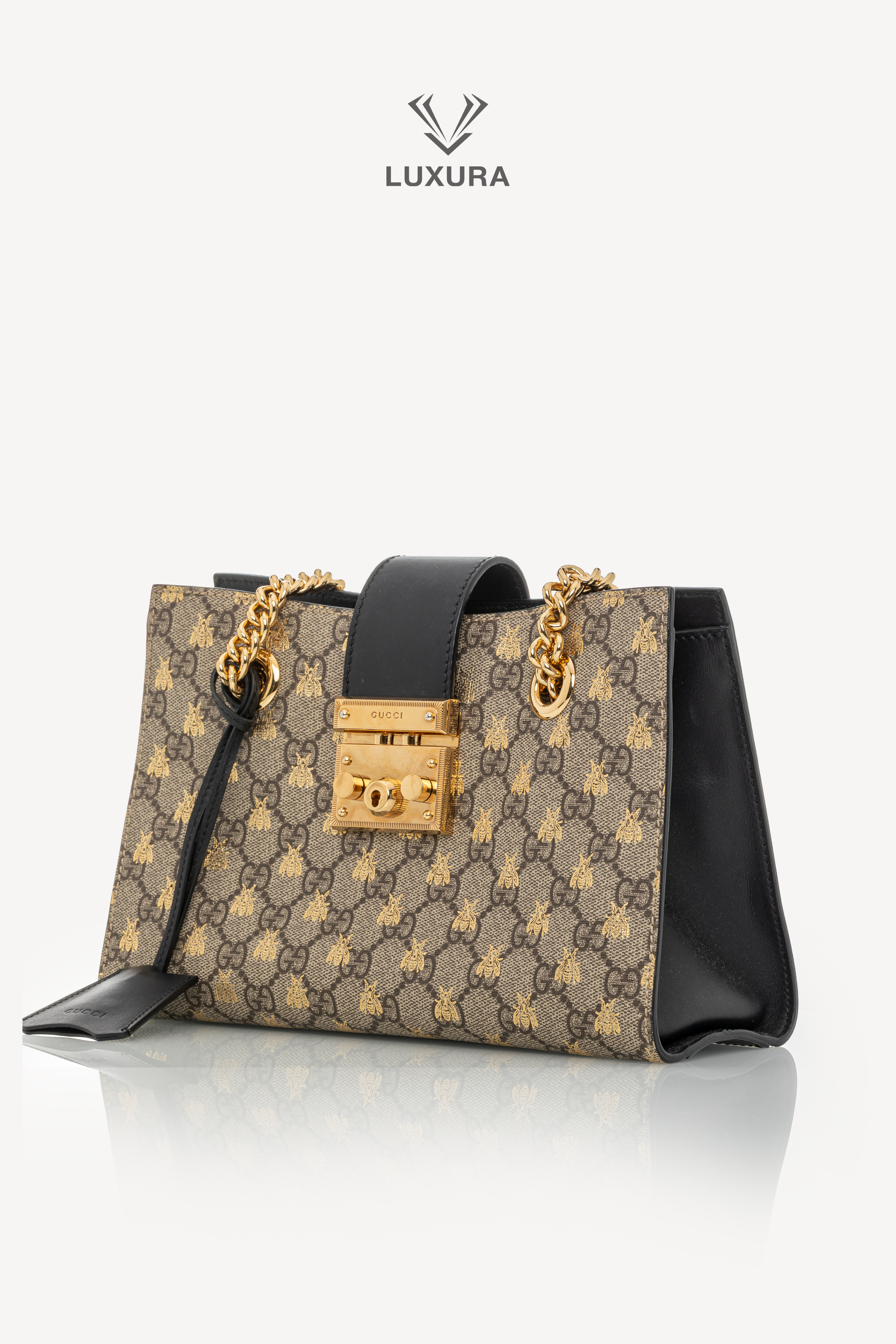 <span style="font-size: 10px;letter-spacing: .15em">HARD TO FIND</span><br>            <strong>GUCCI</strong><br>            <div style="margin-top:10px;font-size:16px">GG Supreme Monogram Bees Small Padlock Tote Beige Oro Black</div><br> - Image 7