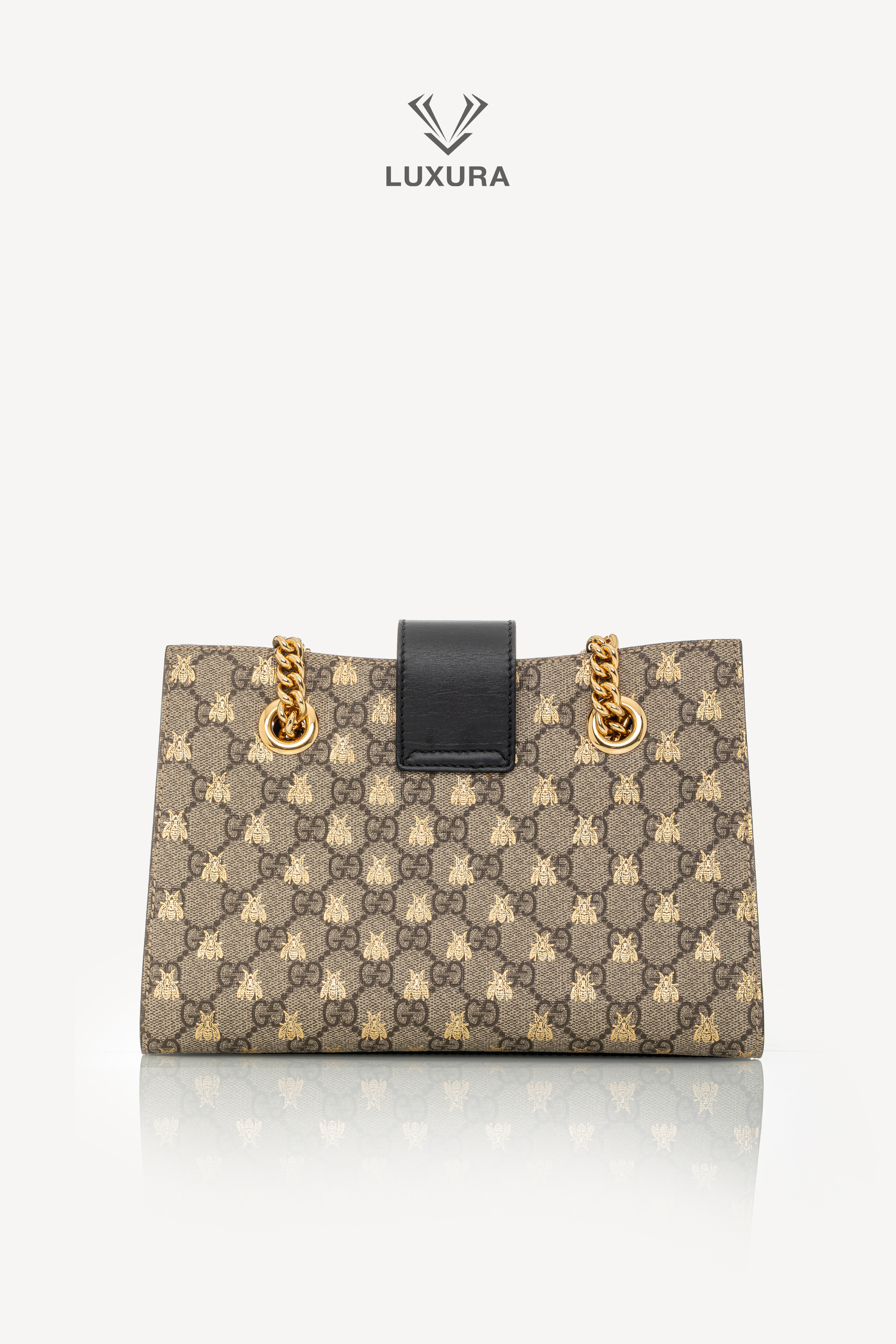 <span style="font-size: 10px;letter-spacing: .15em">HARD TO FIND</span><br>            <strong>GUCCI</strong><br>            <div style="margin-top:10px;font-size:16px">GG Supreme Monogram Bees Small Padlock Tote Beige Oro Black</div><br> - Image 6