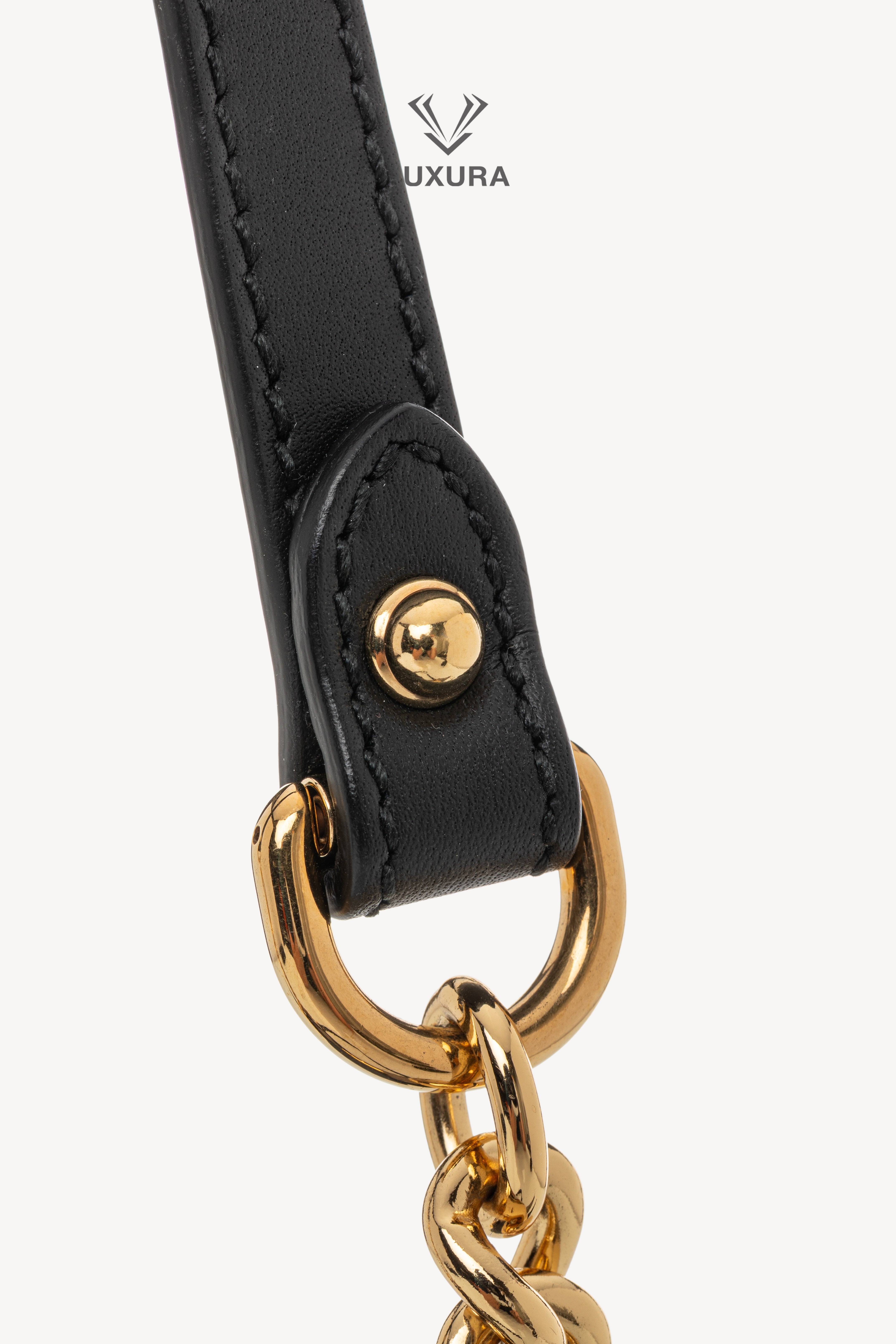<span style="font-size: 10px;letter-spacing: .15em">HARD TO FIND</span><br>            <strong>GUCCI</strong><br>            <div style="margin-top:10px;font-size:16px">GG Supreme Monogram Bees Small Padlock Tote Beige Oro Black</div><br> - Image 14