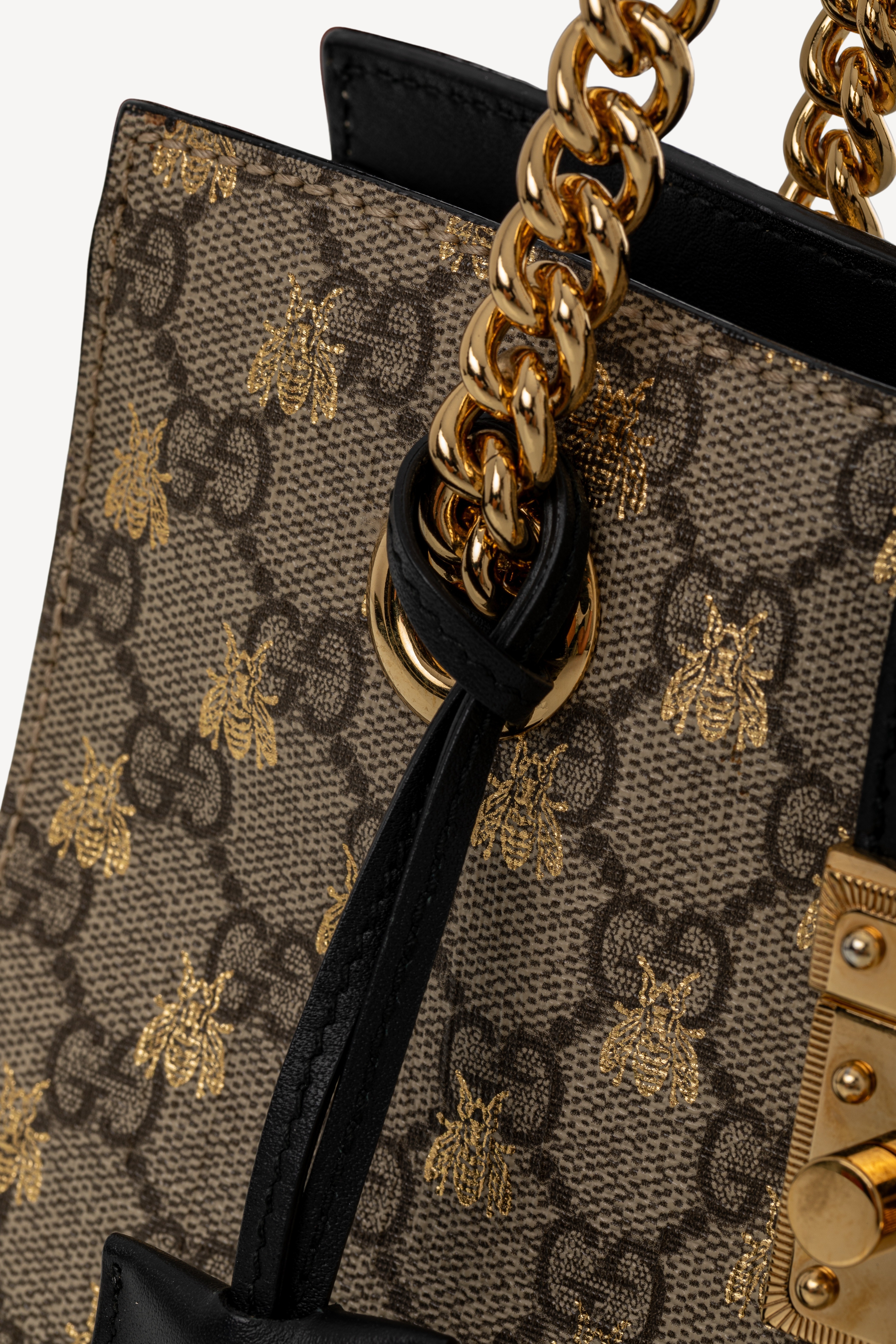 <span style="font-size: 10px;letter-spacing: .15em">HARD TO FIND</span><br>            <strong>GUCCI</strong><br>            <div style="margin-top:10px;font-size:16px">GG Supreme Monogram Bees Small Padlock Tote Beige Oro Black</div><br> - Image 11